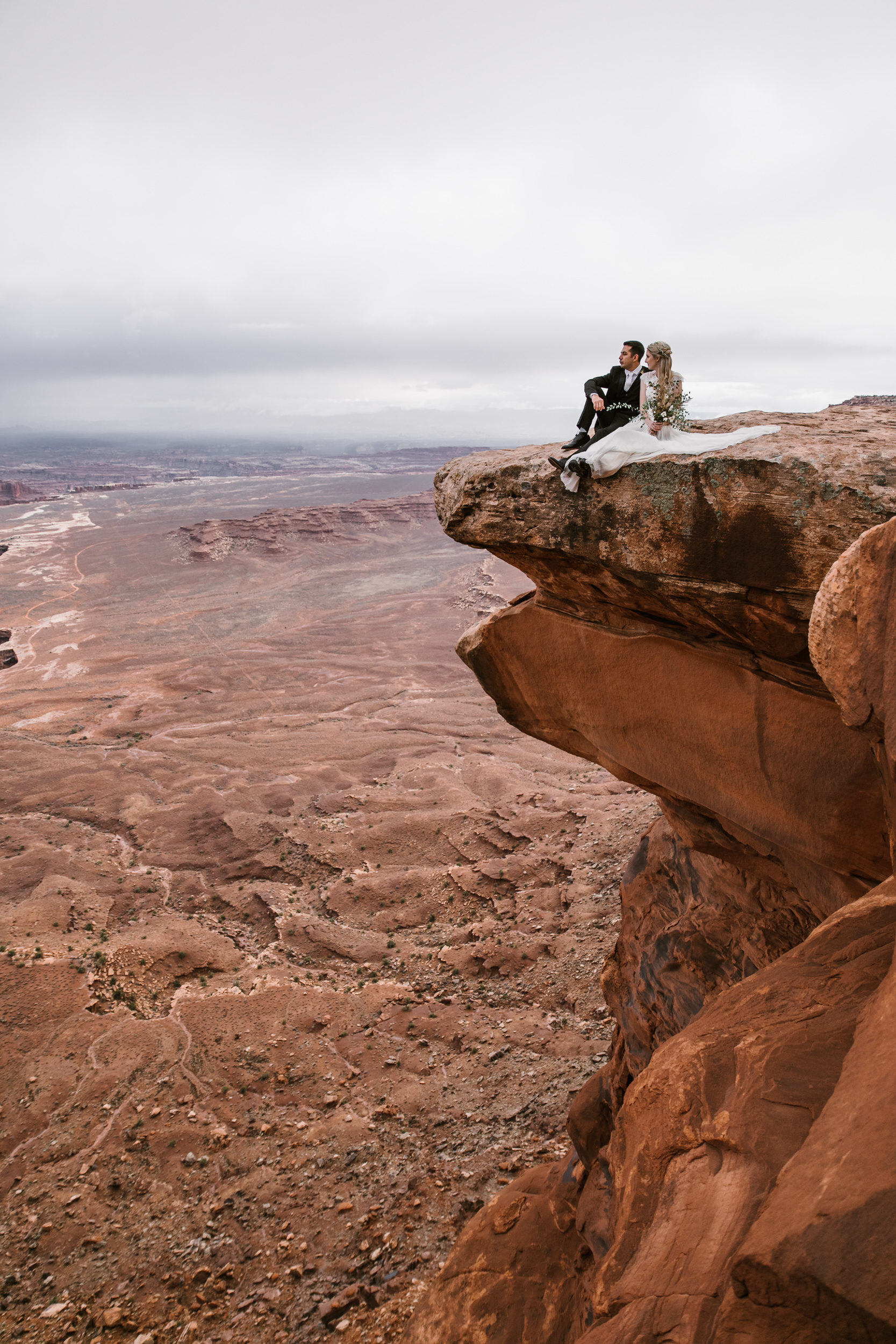 canyonlands national park elopement inspiration | moab utah wedding bridals | the hearnes adventure photography