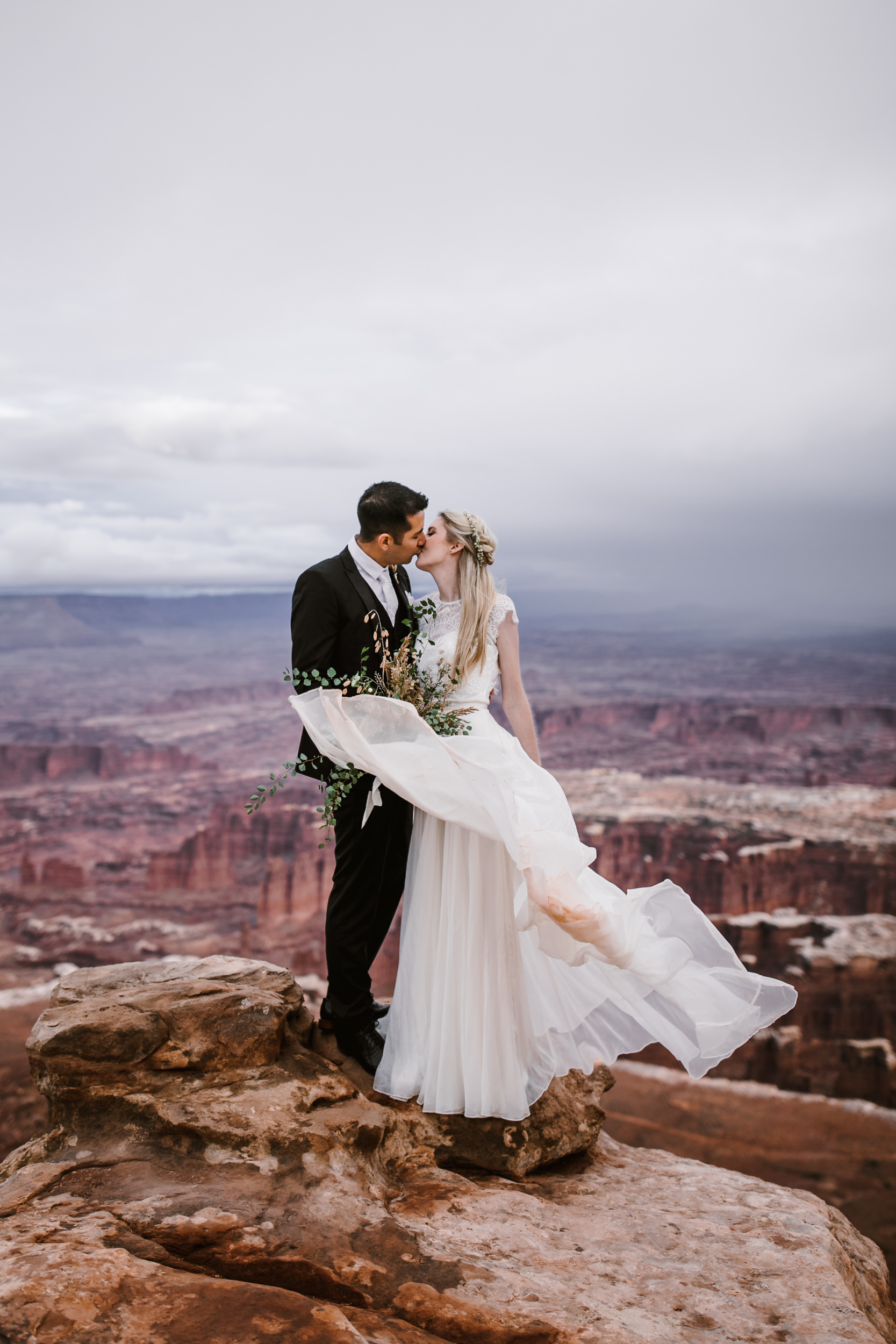 canyonlands national park elopement inspiration | moab utah wedding bridals | the hearnes adventure photography