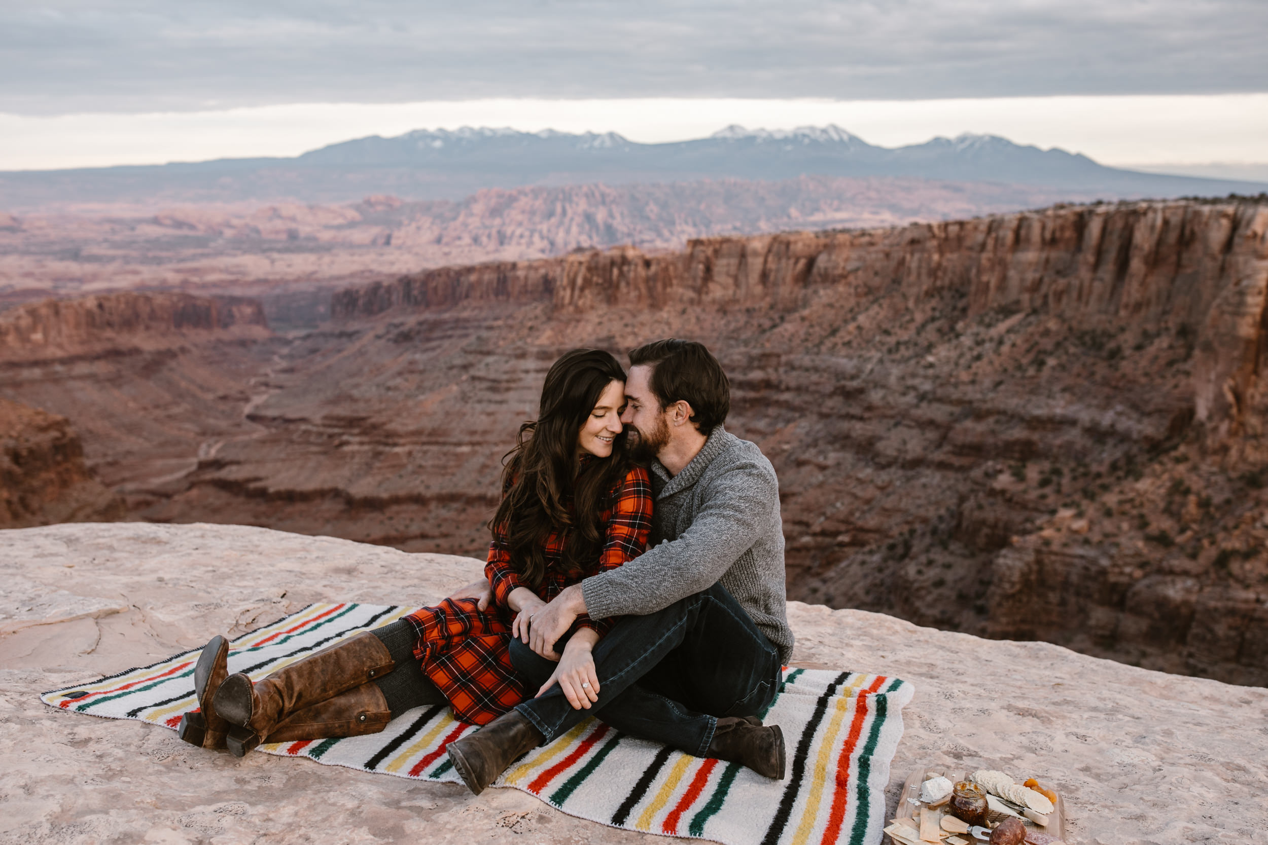 desert picnic couple