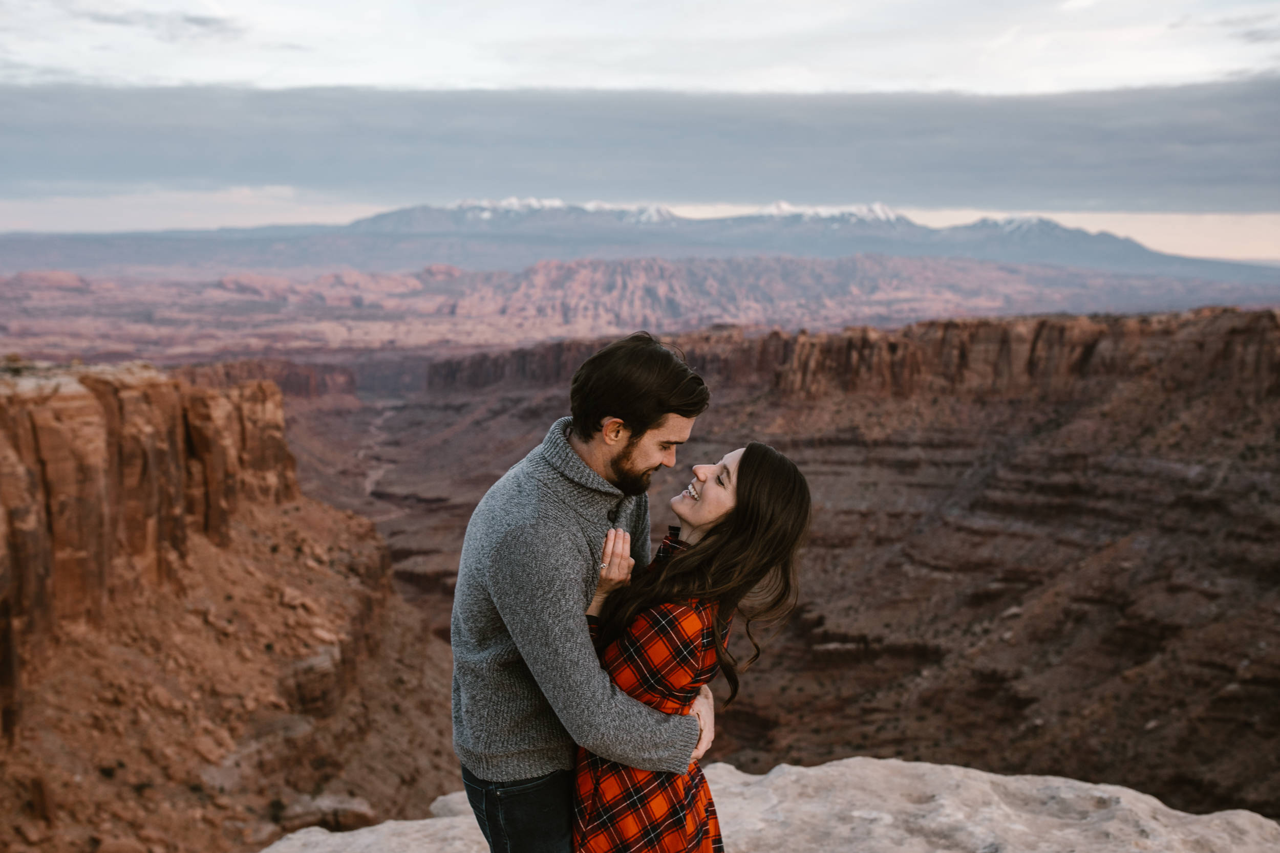 van life engagement photos | outdoor picnic in Moab, Utah | charcuterie and wine in the desert | the hearnes adventure photography