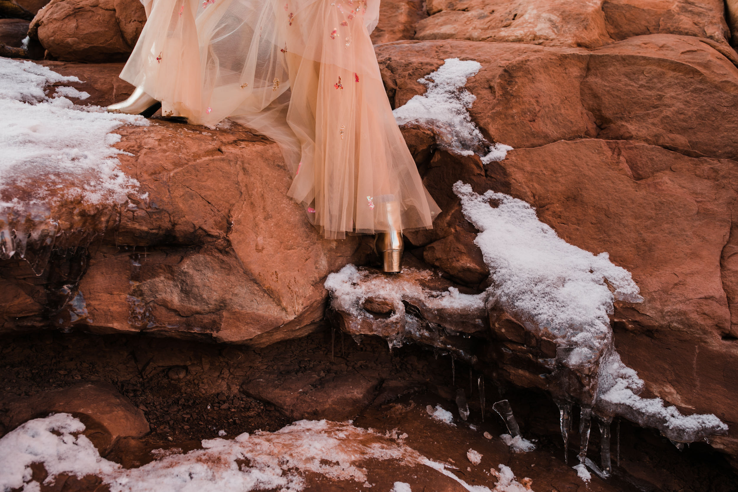 adventure wedding session in arches national park | moab elopement photographer | the hearnes adventure photography