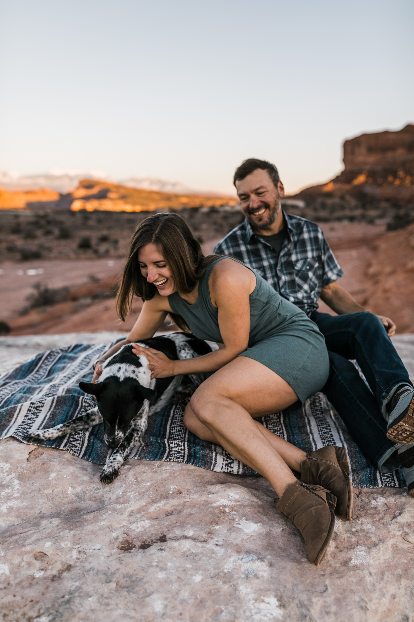 what to wear for adventurous engagement photos in the desert