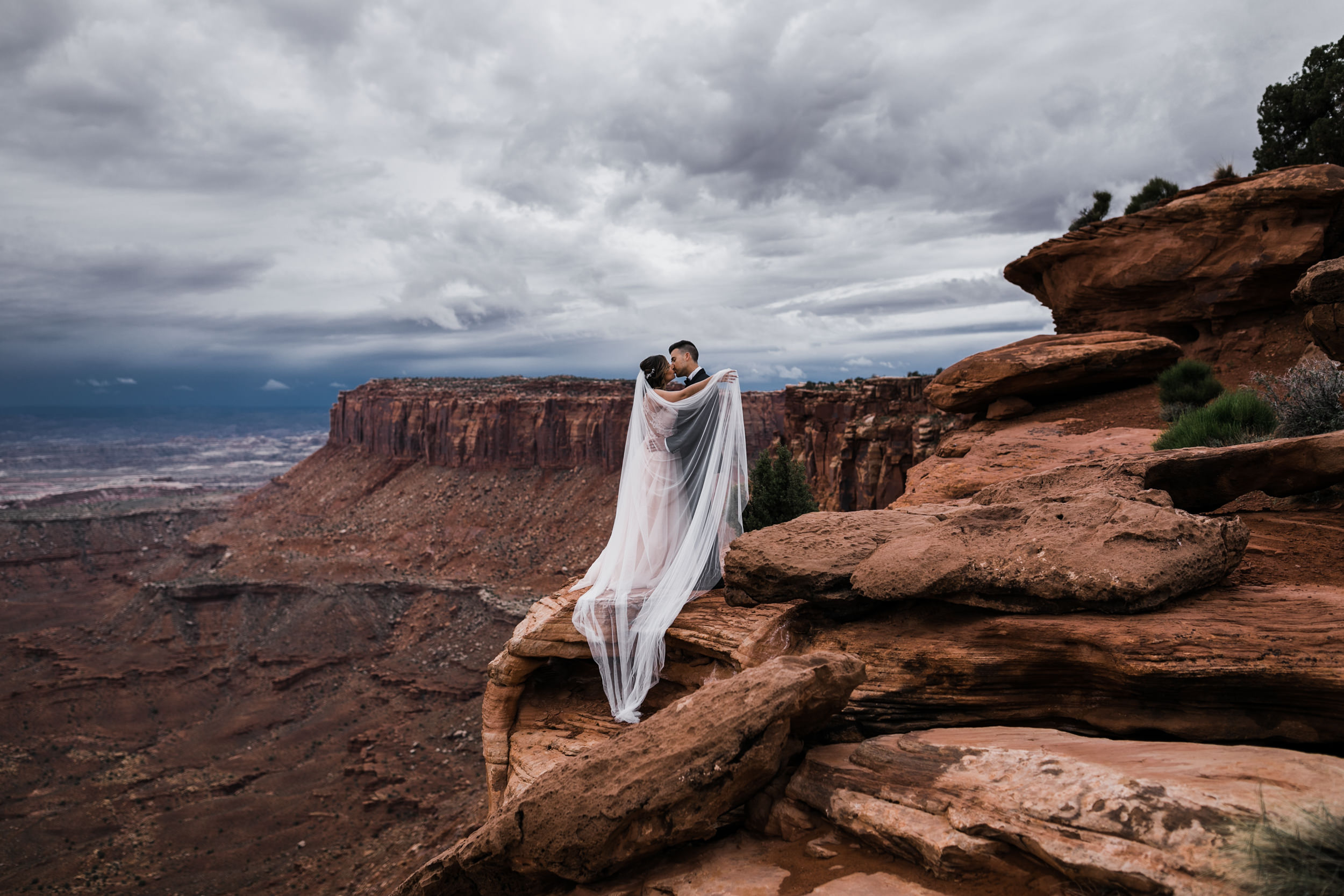 Hearnes-Elopement-Photography-Canyonlands-National-Park-Moab-Wedding-1.jpg