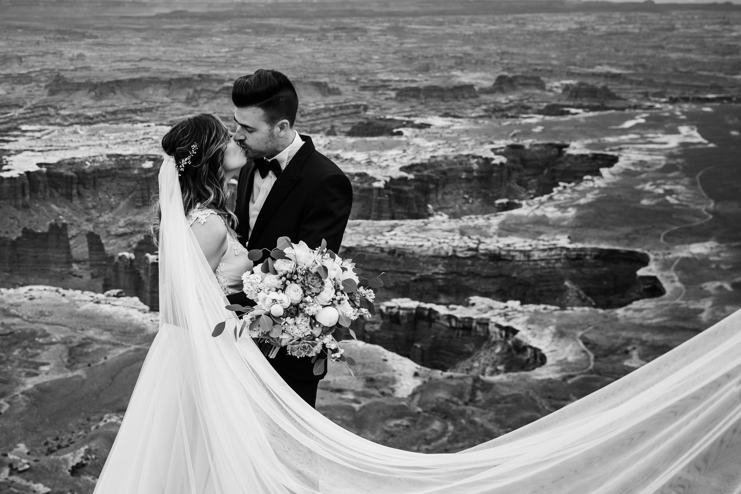 Hearnes-Elopement-Photography-Canyonlands-National-Park-Moab-Wedding-6.jpg