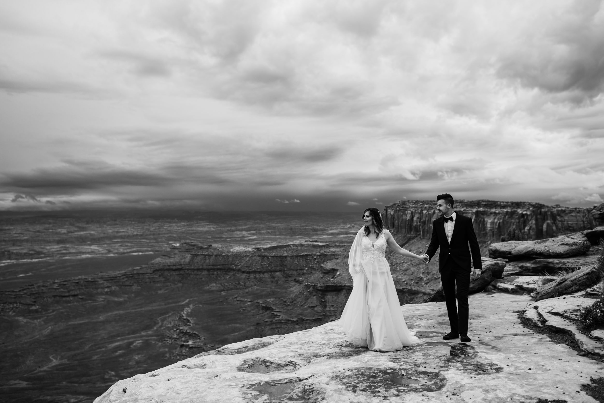 Hearnes-Elopement-Photography-Canyonlands-National-Park-Moab-Wedding-9.jpg