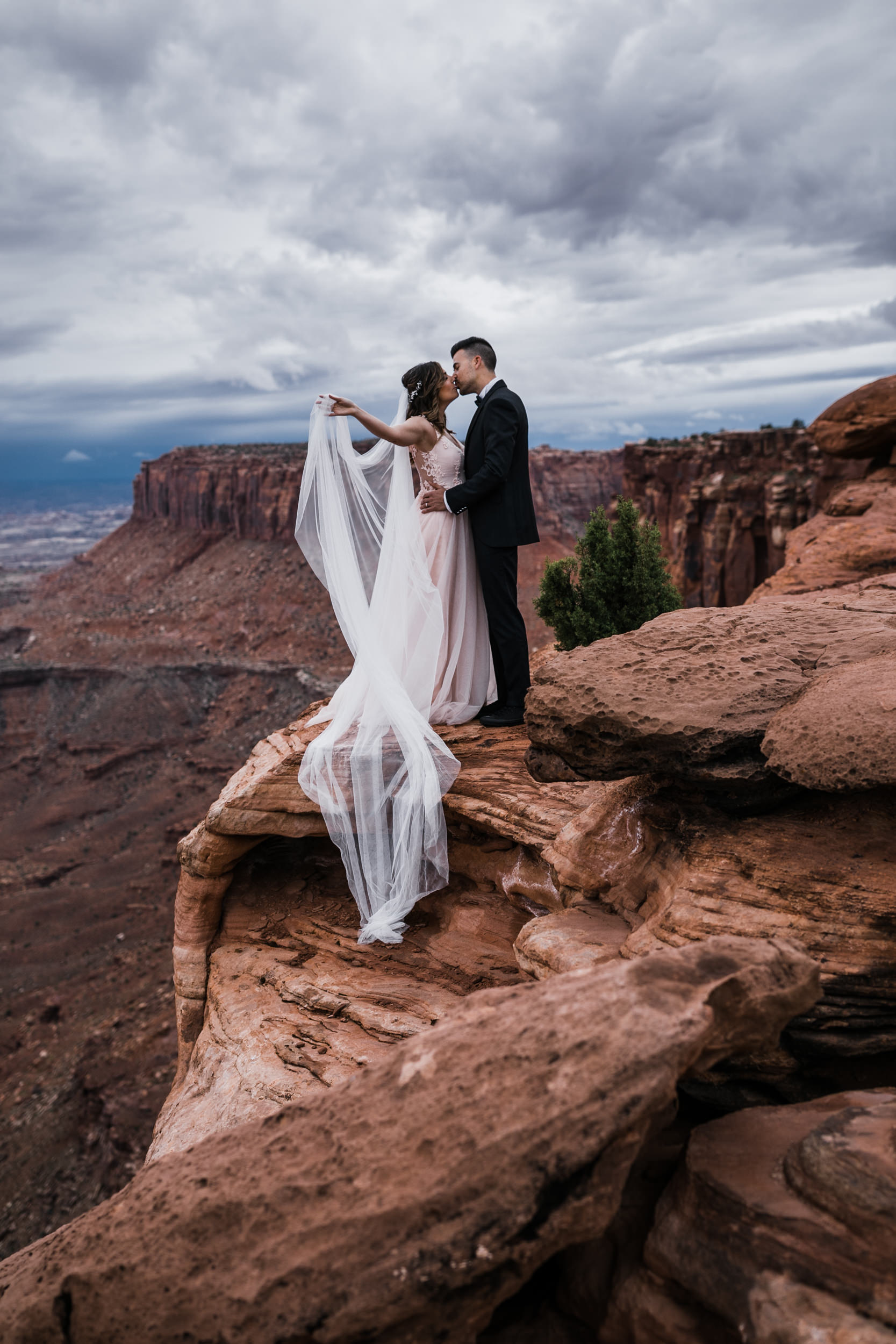 Hearnes-Elopement-Photography-Canyonlands-National-Park-Moab-Wedding-13.jpg