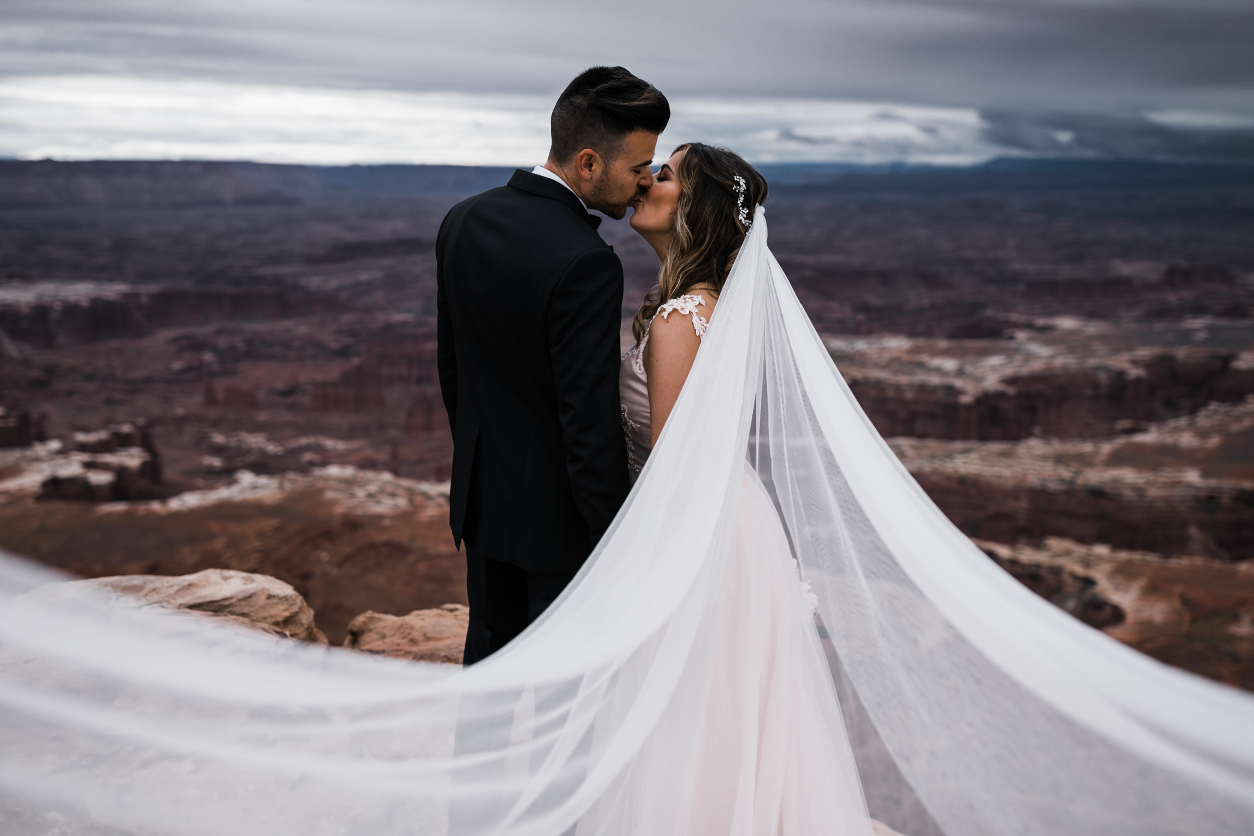 Hearnes-Elopement-Photography-Canyonlands-National-Park-Moab-Wedding-15.jpg