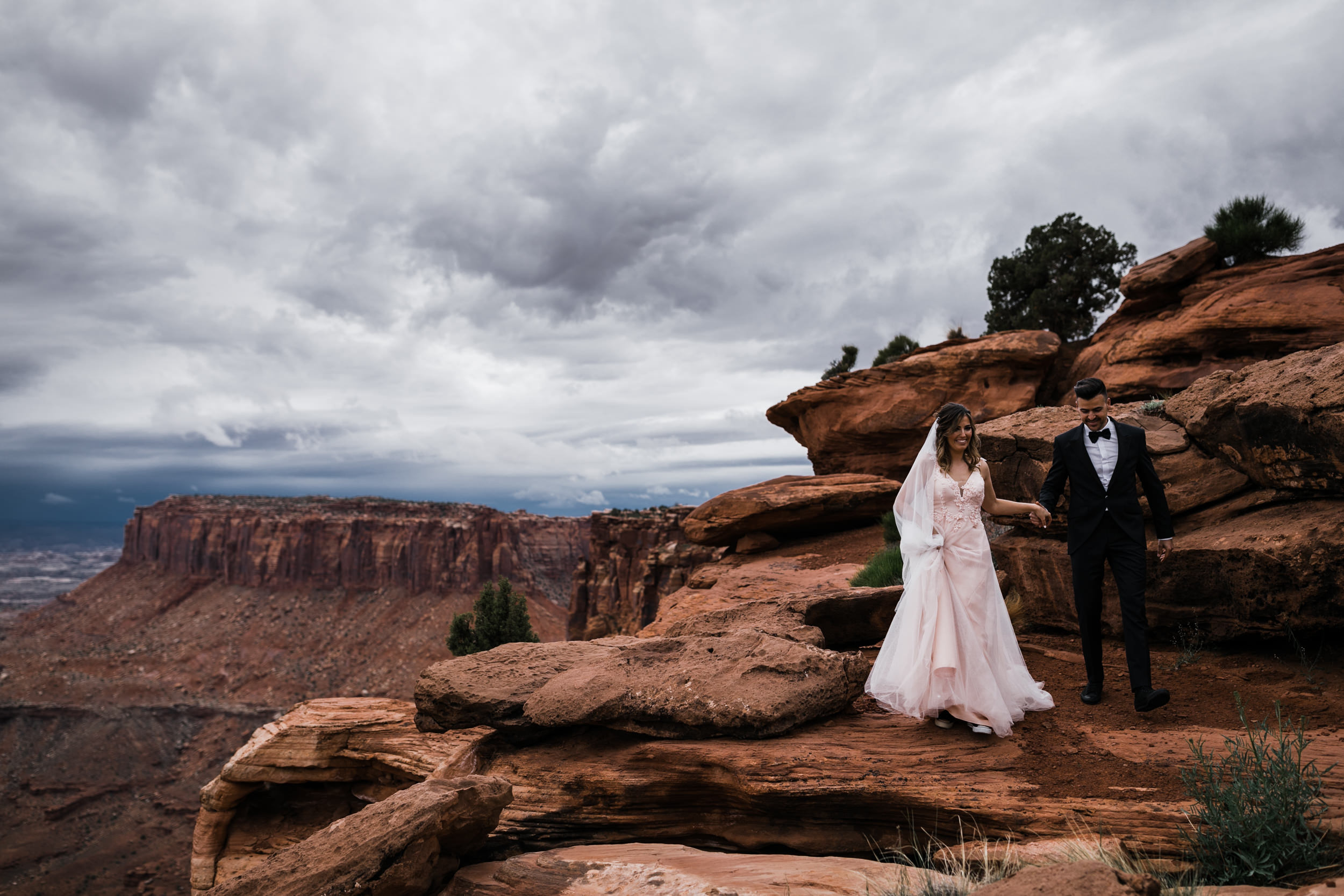 Hearnes-Elopement-Photography-Canyonlands-National-Park-Moab-Wedding-14.jpg