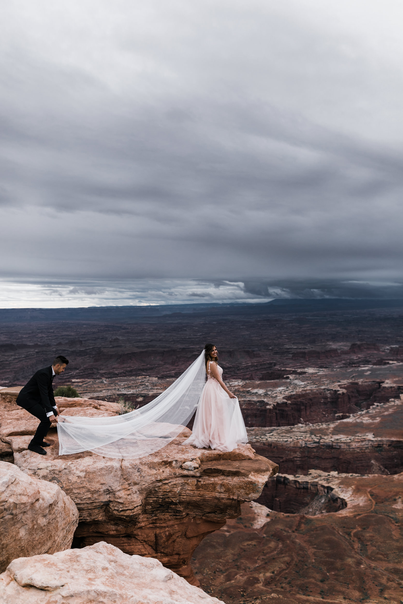 Hearnes-Elopement-Photography-Canyonlands-National-Park-Moab-Wedding-16.jpg
