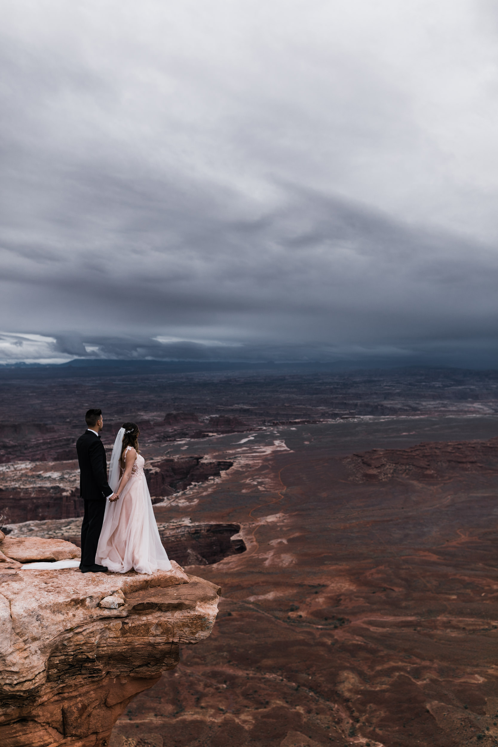 Hearnes-Elopement-Photography-Canyonlands-National-Park-Moab-Wedding-19.jpg