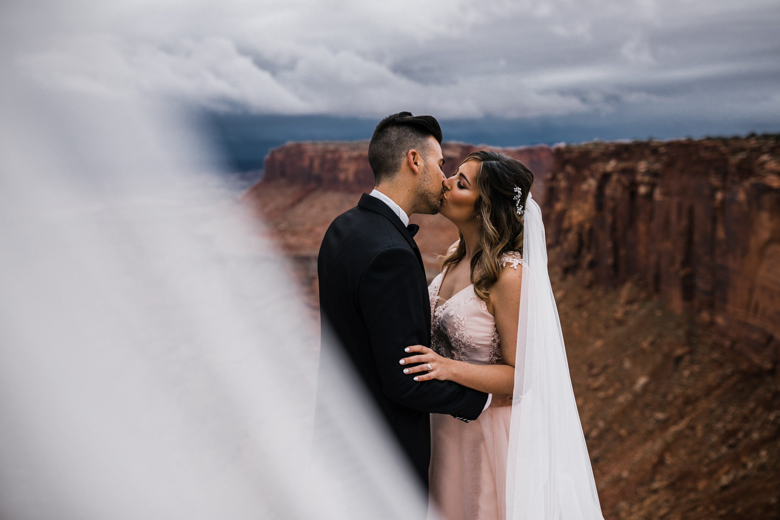 Hearnes-Elopement-Photography-Canyonlands-National-Park-Moab-Wedding-20.jpg