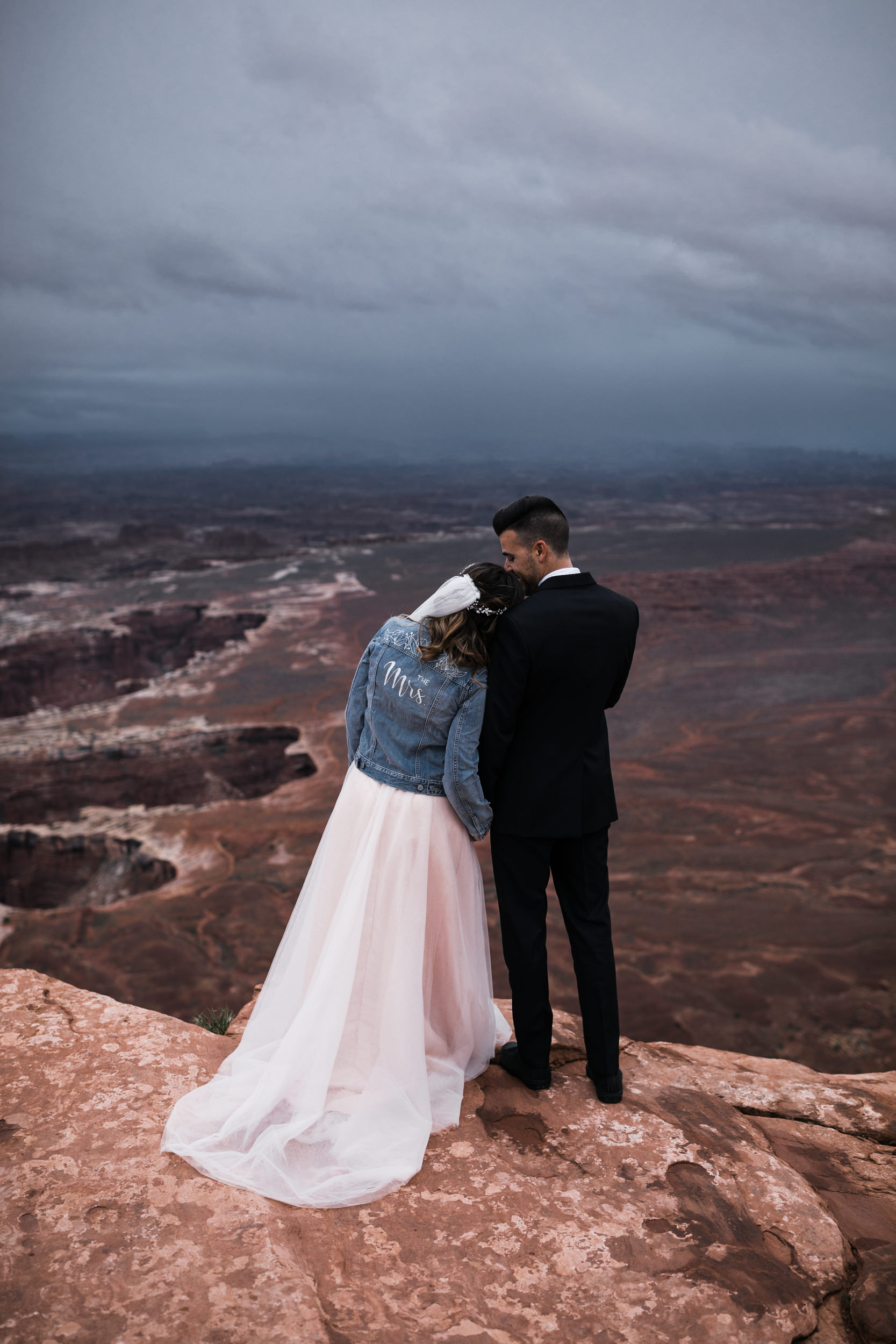 Hearnes-Elopement-Photography-Canyonlands-National-Park-Moab-Wedding-35.jpg