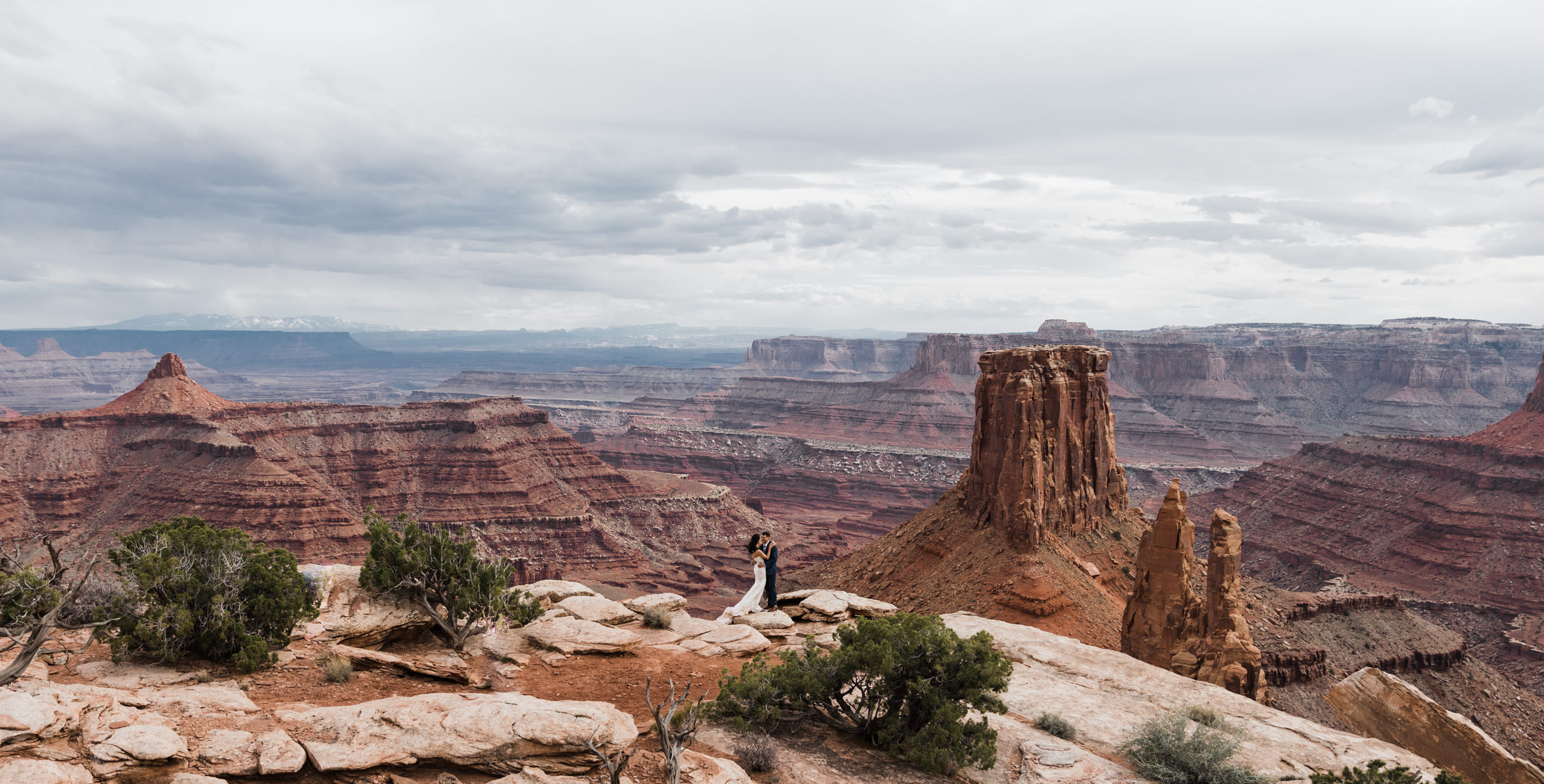 Jeep-Wedding-Moab-Utah-Hearnes-Adventure-Elopement-Photography-1.jpg