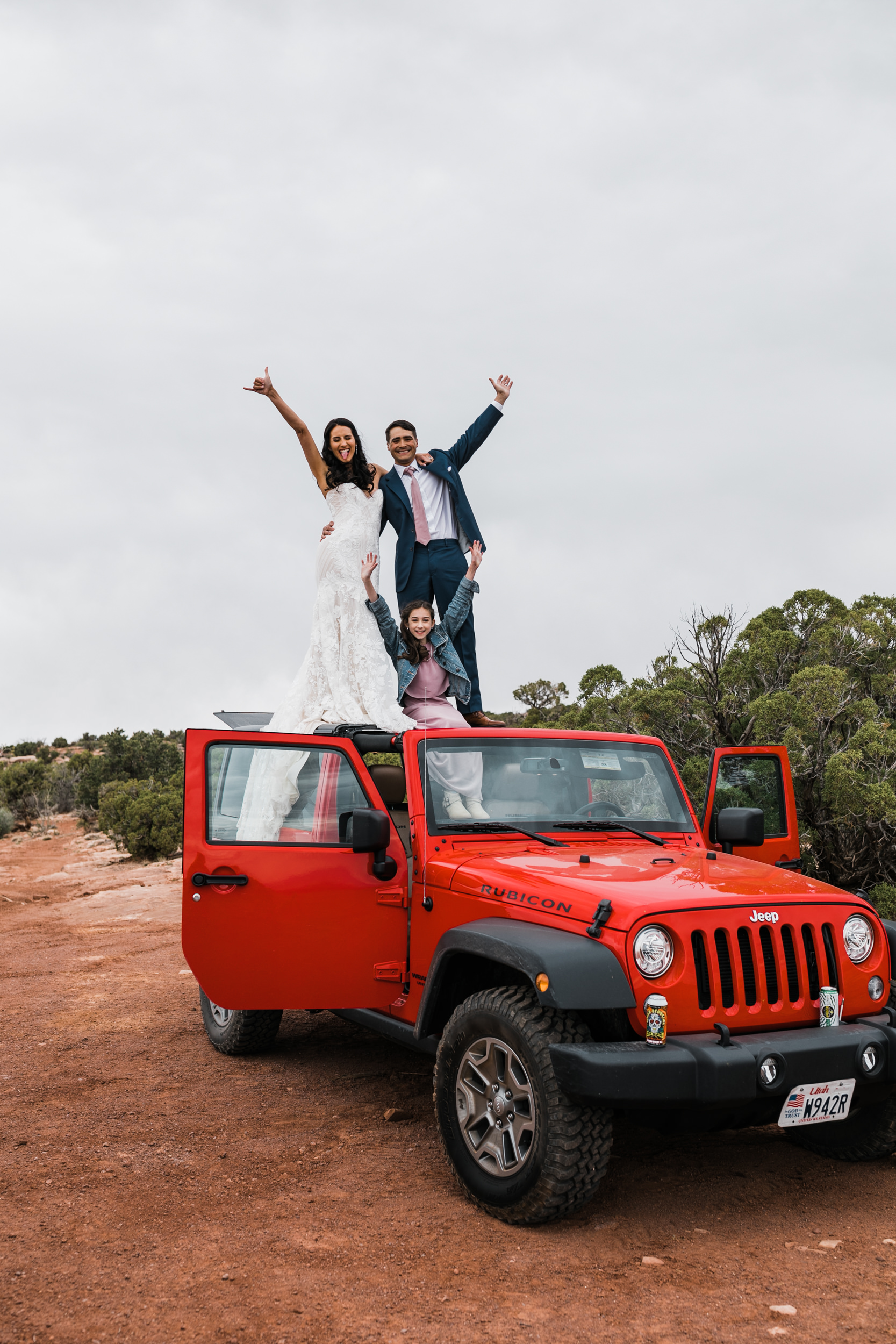 Jeep-Wedding-Moab-Utah-Hearnes-Adventure-Elopement-Photography-14.jpg