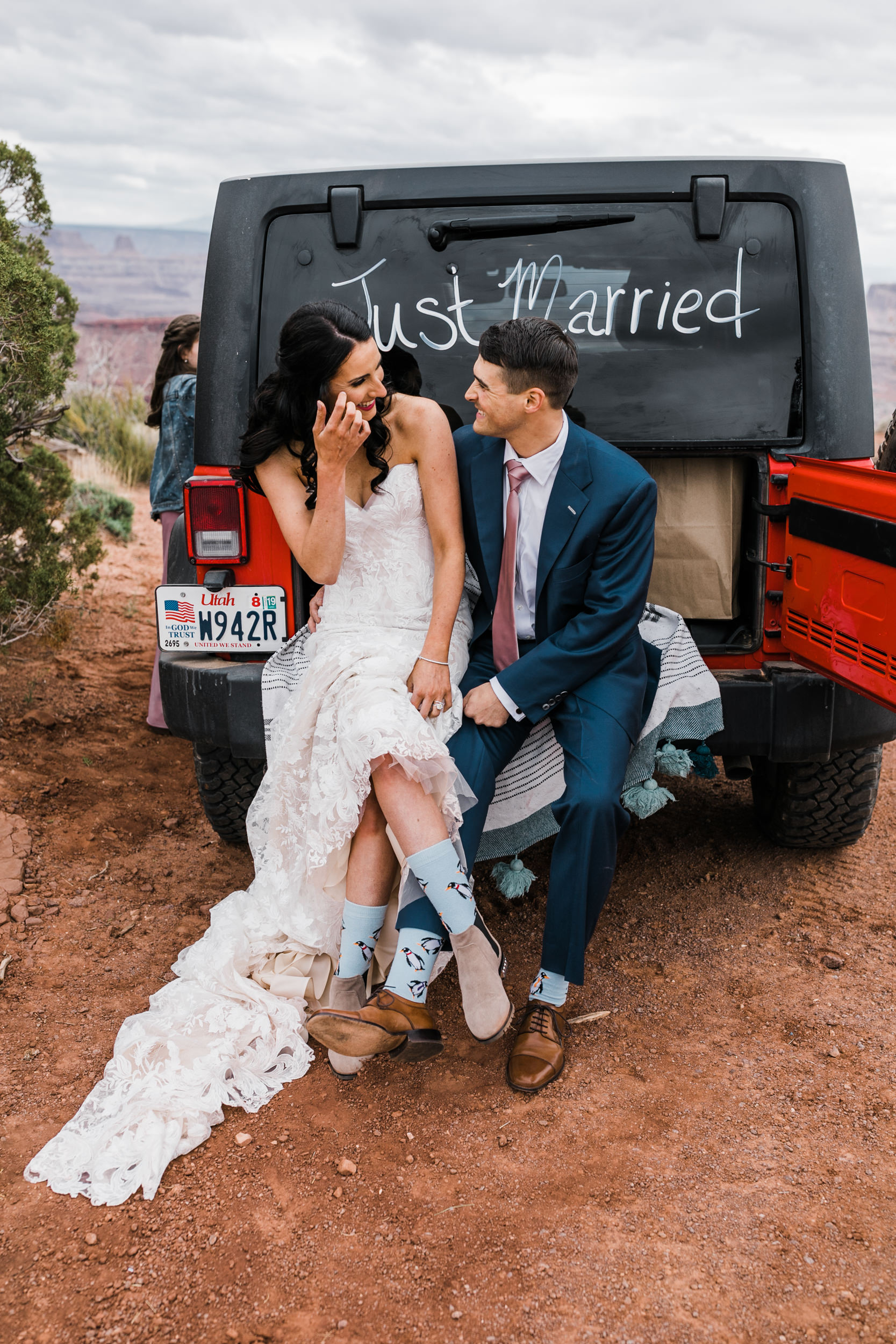 Jeep-Wedding-Moab-Utah-Hearnes-Adventure-Elopement-Photography-16.jpg