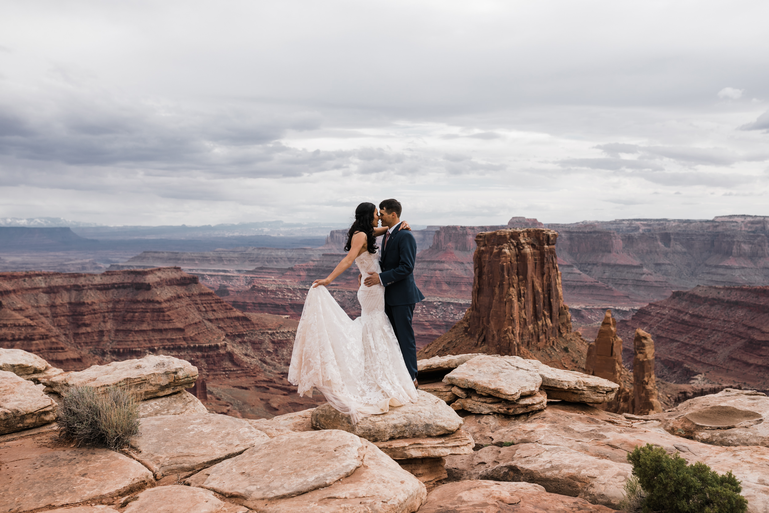 Jeep-Wedding-Moab-Utah-Hearnes-Adventure-Elopement-Photography-25.jpg