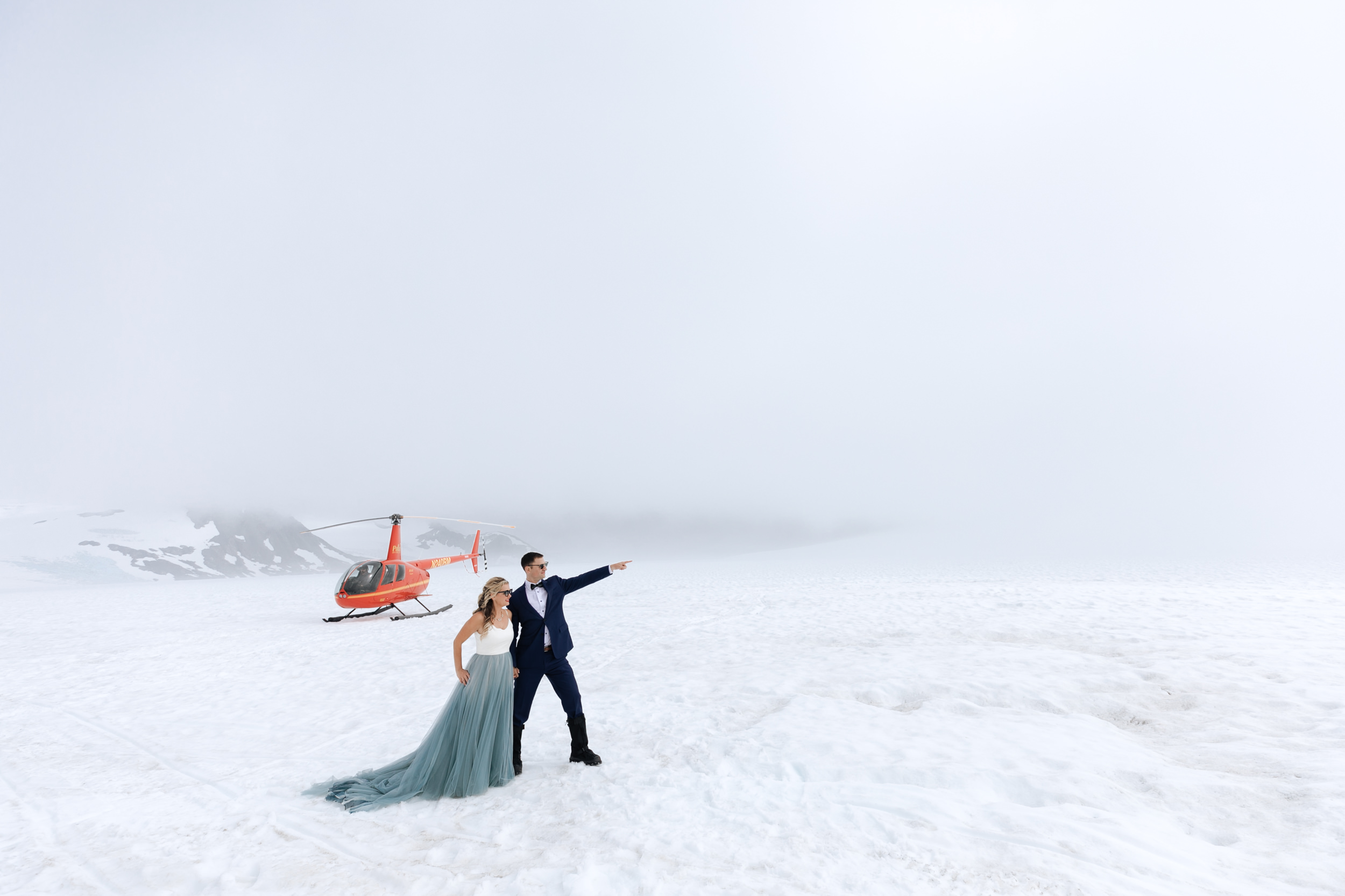 dog sledding in alaska | helicopter tour wedding ideas | the hearnes elopement photography