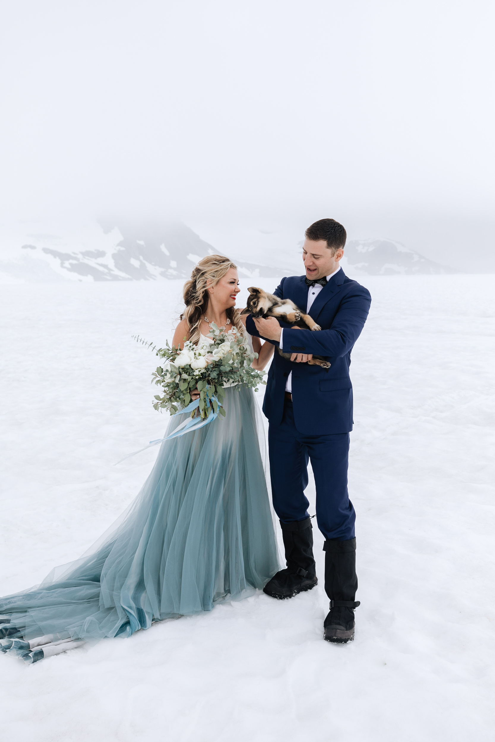 dog sledding in alaska | helicopter tour wedding ideas | the hearnes elopement photography