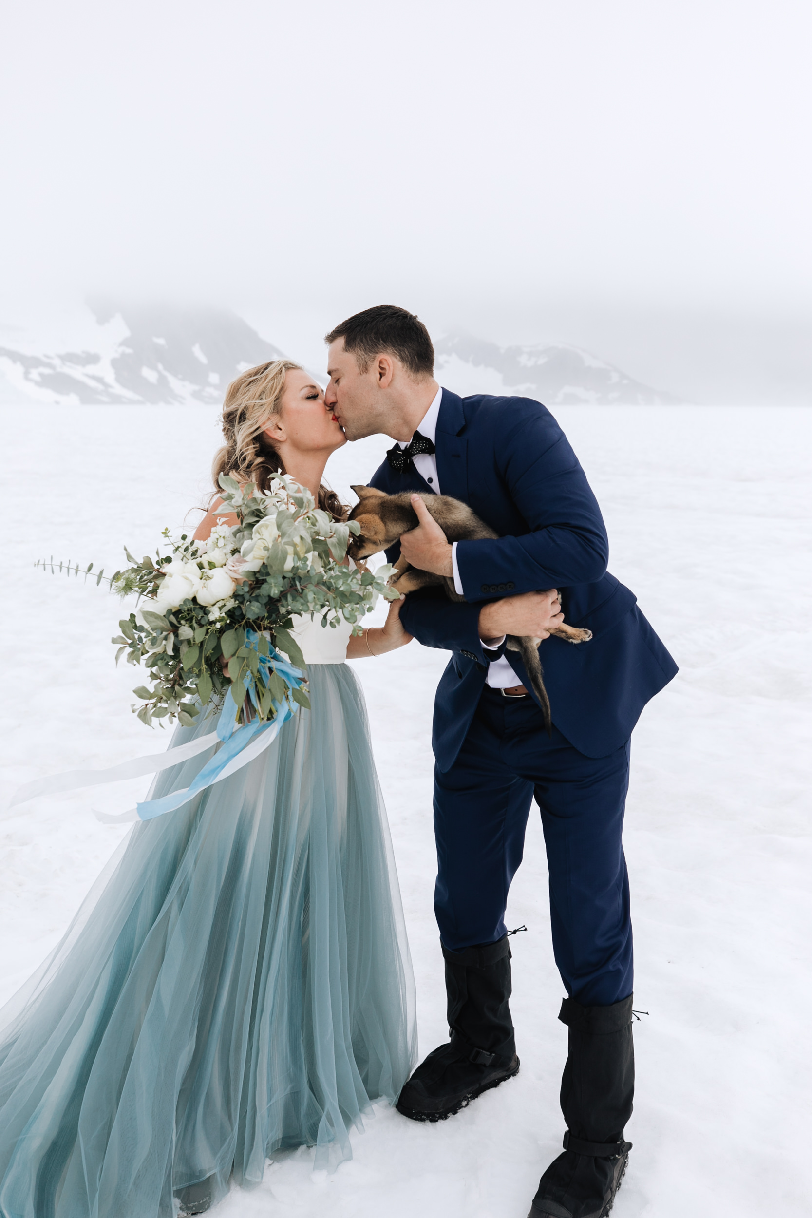 Alaska-Seward-Dogsledding-Helicopter-Adventure-Wedding-Hearnes-Elopement-Photography-25.jpg