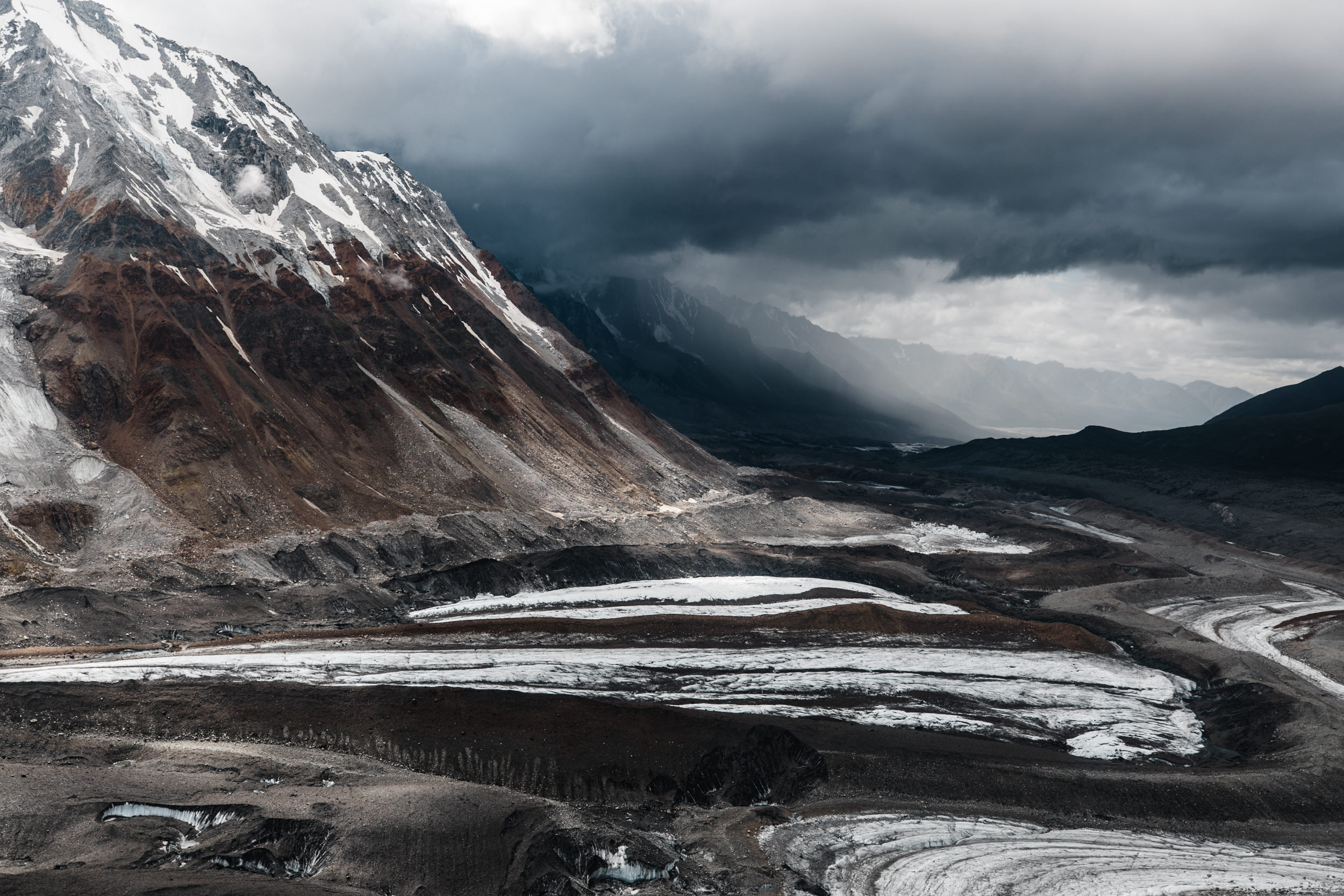 Aerial Photography from Helicopters and Airplanes | How to get epic photos on your flight seeing tour in Denali National Park, Alaska | The Hearnes Adventure Photography