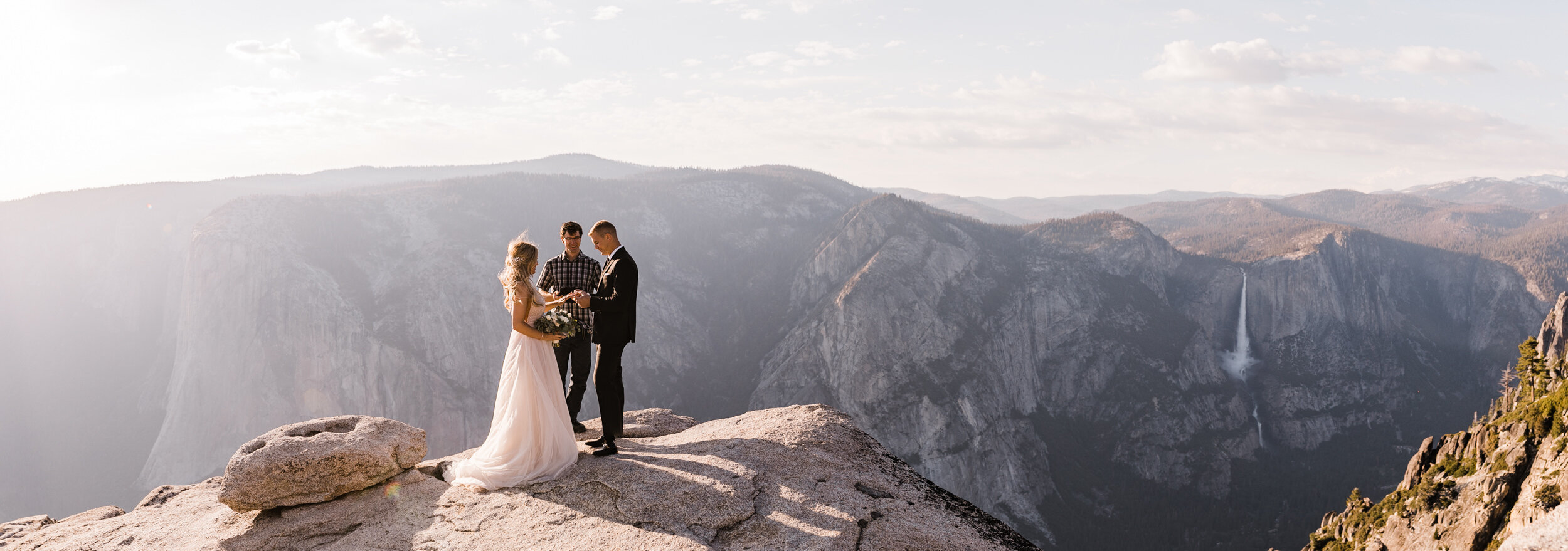yosemite national park wedding ceremony on the edge of a cliff | the hearnes adventure photography
