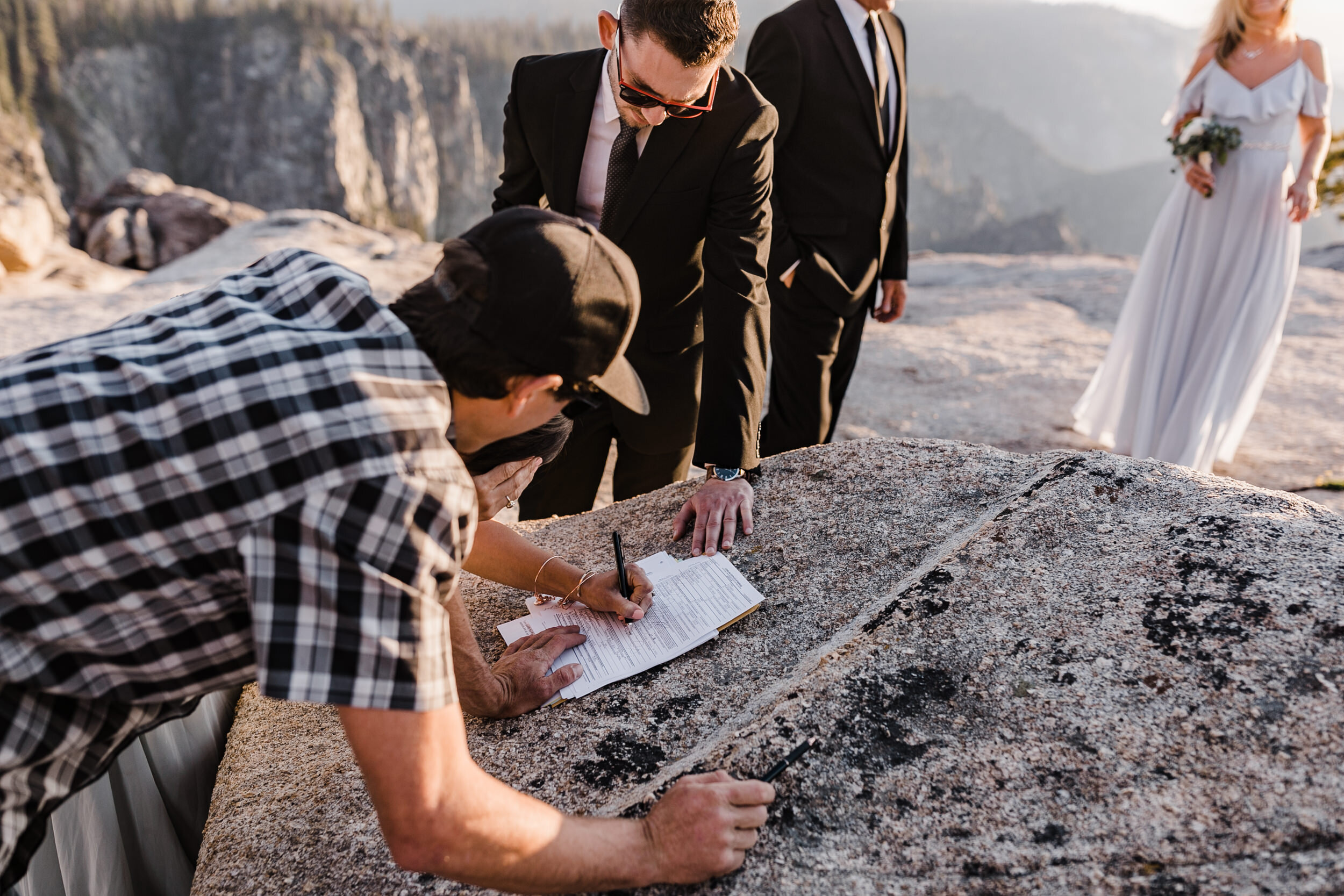 yosemite national park wedding ceremony on the edge of a cliff | the hearnes adventure photography