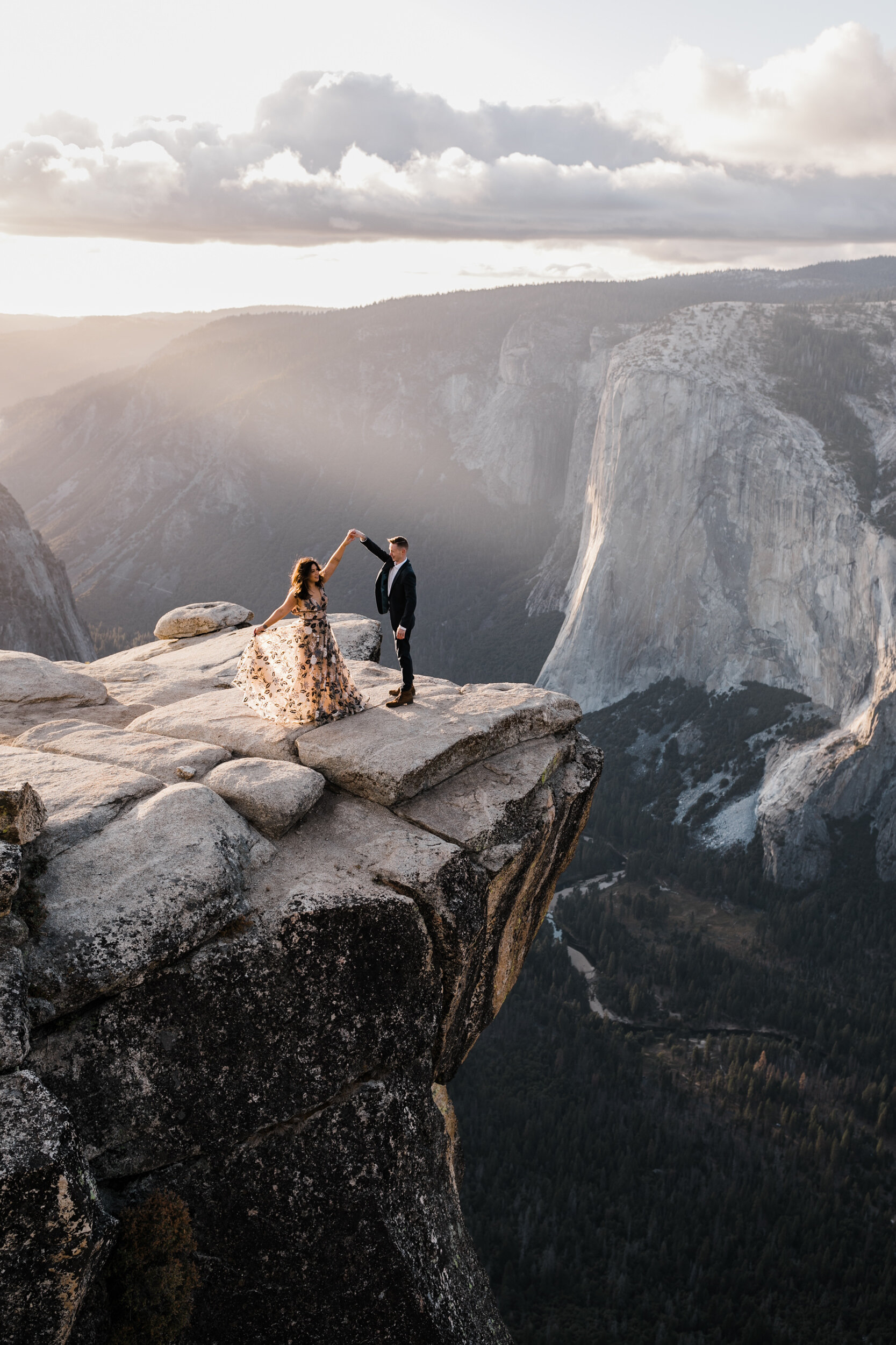 Hiking Engagement Session at Taft Point in Yosemite National Park | The Hearnes Adventure Photography