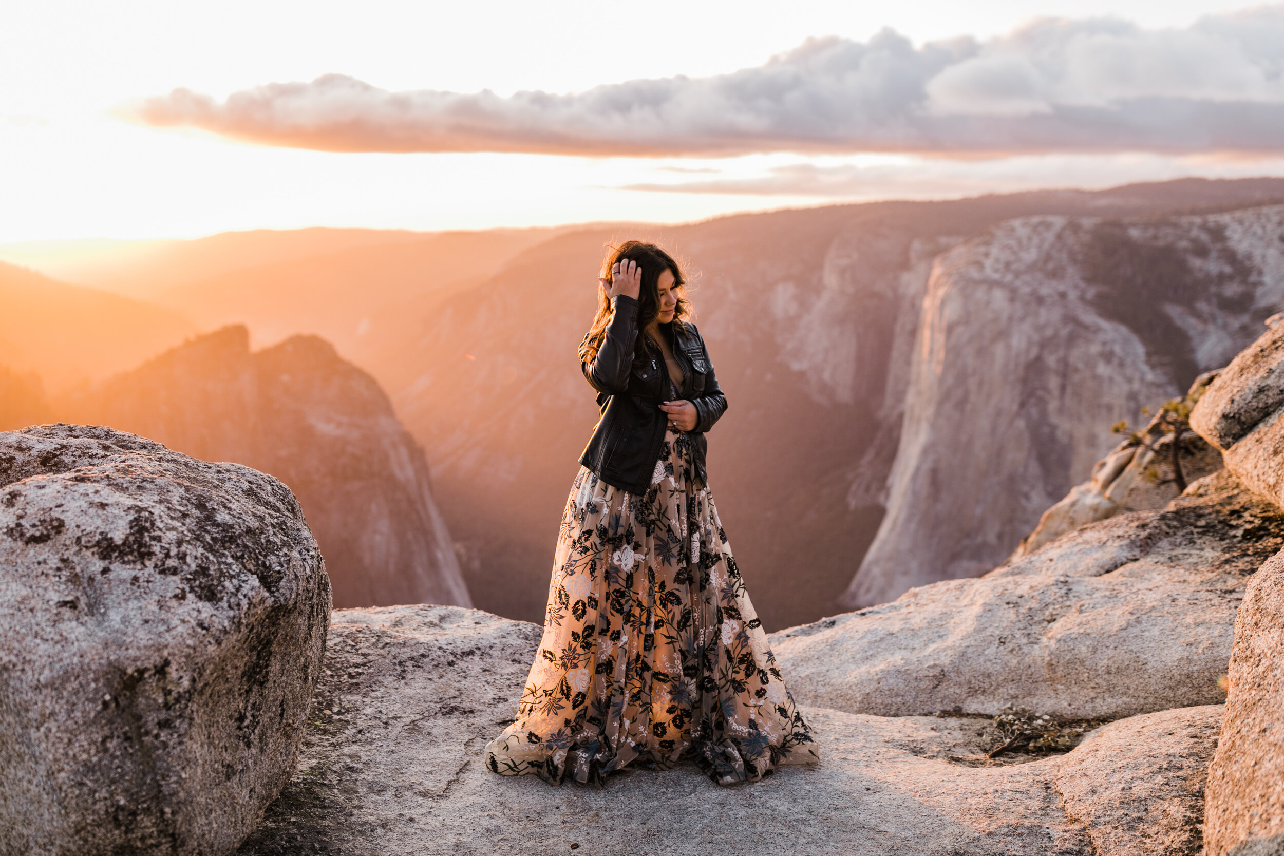 Hiking Engagement Session at Taft Point in Yosemite National Park | The Hearnes Adventure Photography