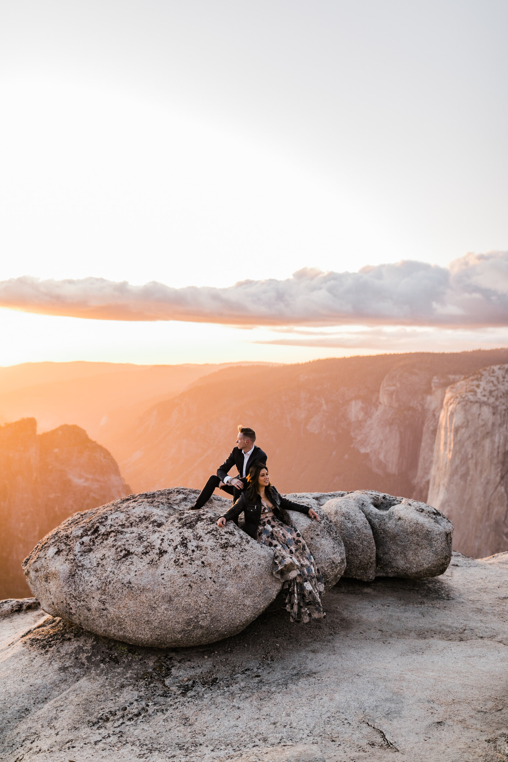 Hiking Engagement Session at Taft Point in Yosemite National Park | The Hearnes Adventure Photography