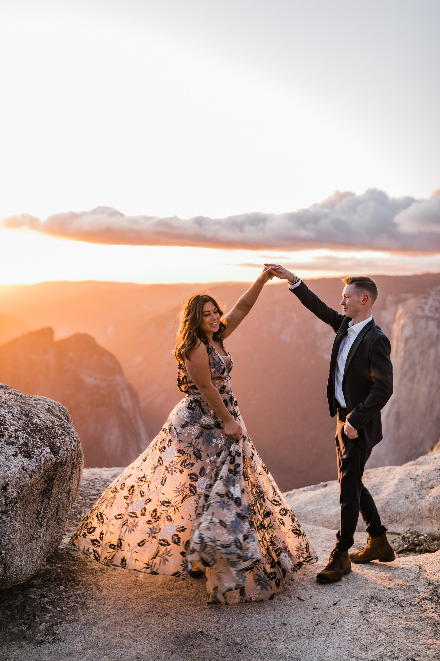 Hiking Engagement Session at Taft Point in Yosemite National Park | The Hearnes Adventure Photography