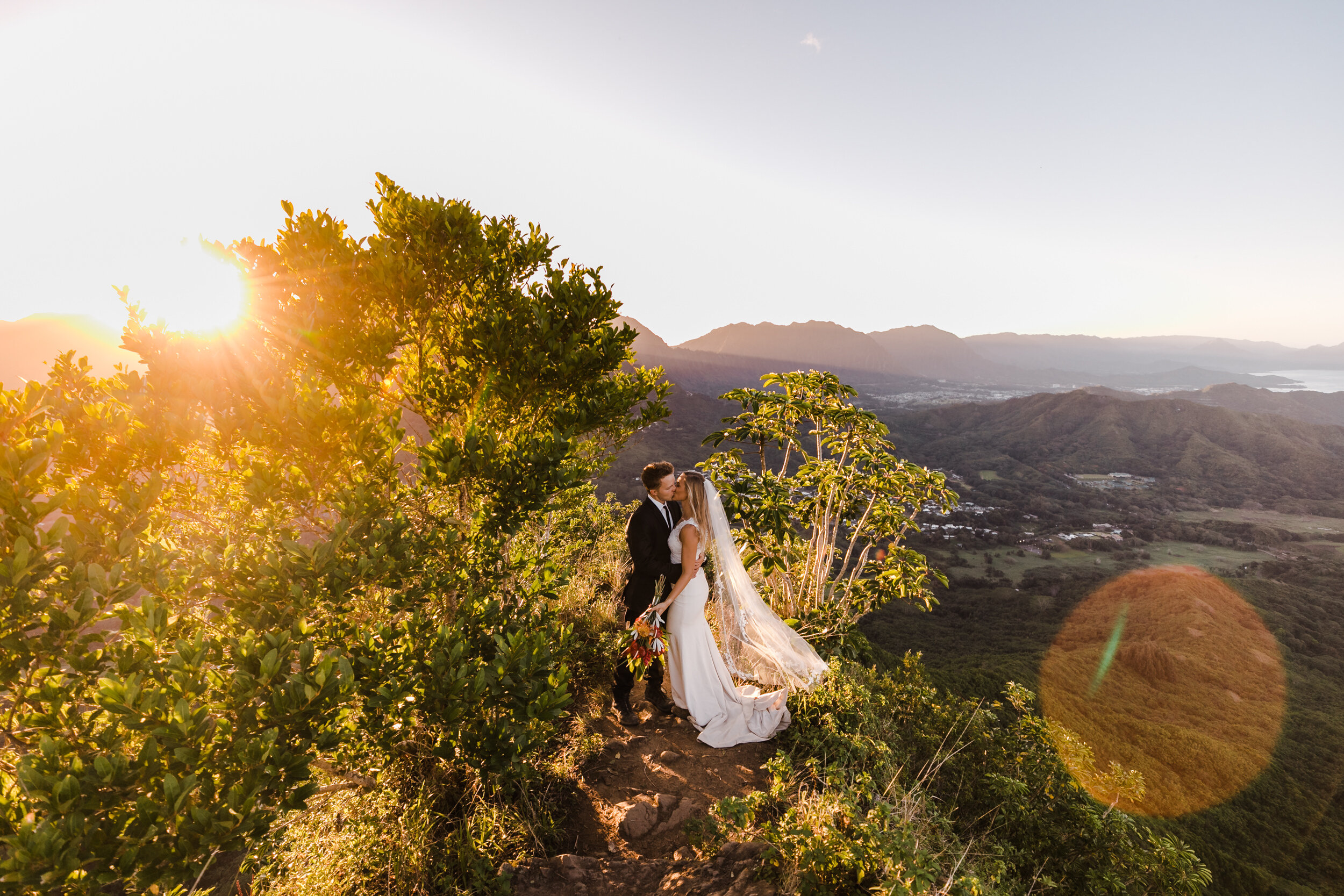 Hawaii Elopement Photographer | The Hearnes Adventure Wedding Photography on Oahu (Copy)