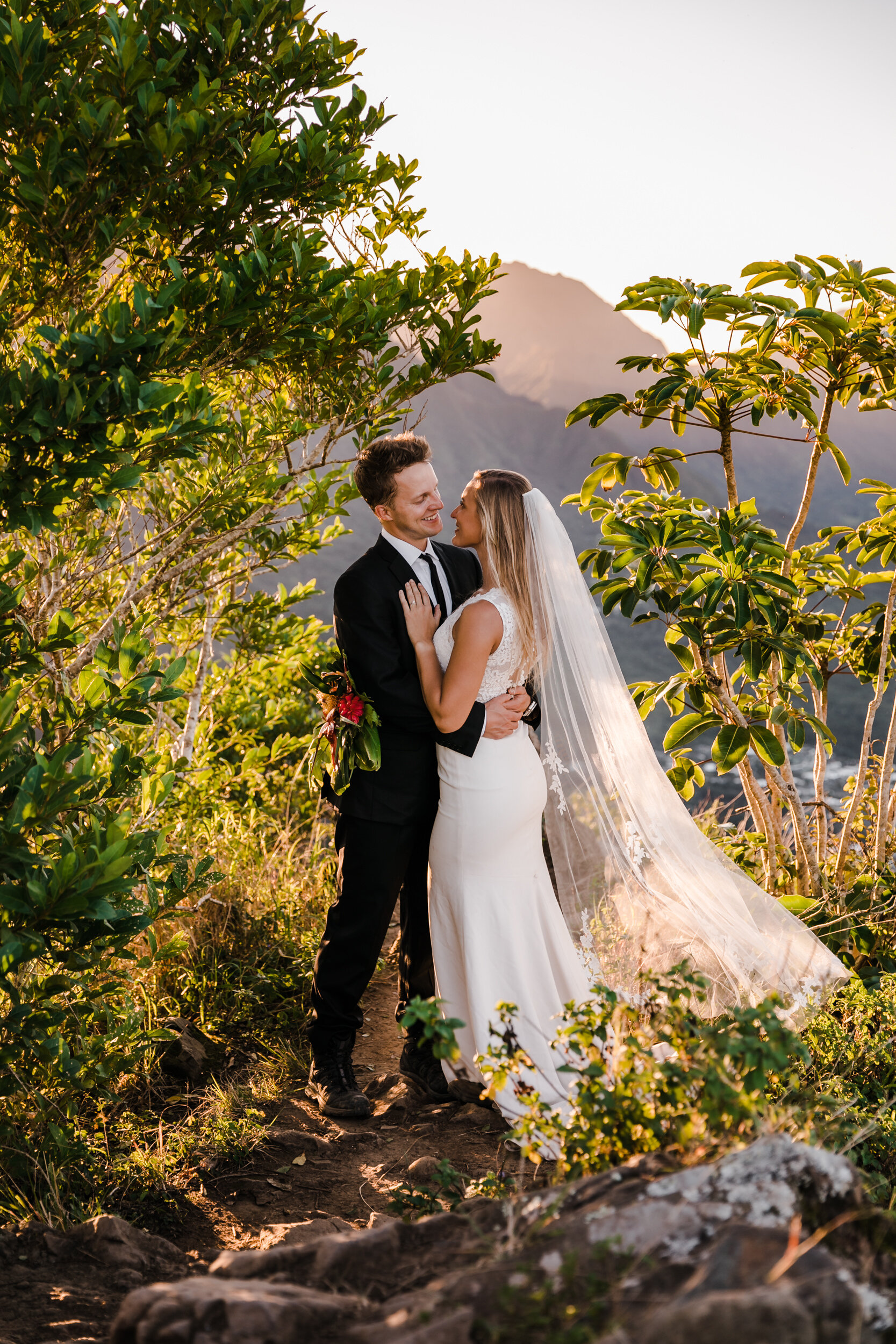 Hawaii Elopement Photographer | The Hearnes Adventure Wedding Photography on Oahu (Copy)
