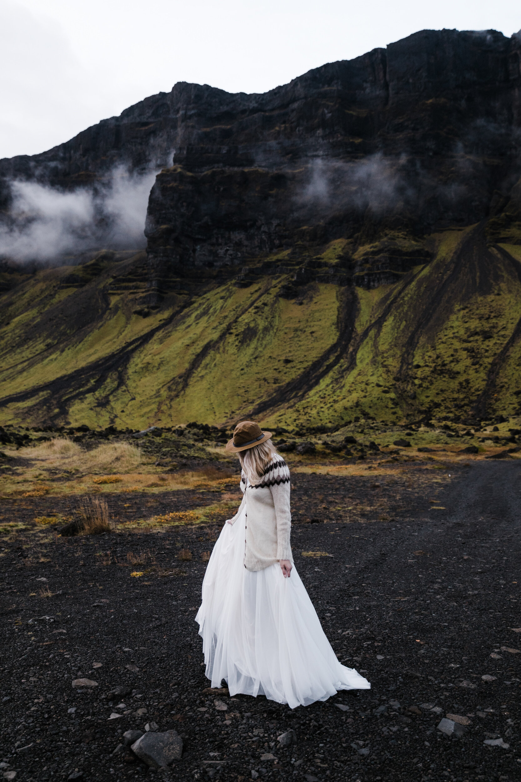 Iceland Elopement Inspiration | Foggy Mountains Adventure Wedding Photos | The Hearnes Adventure Photography