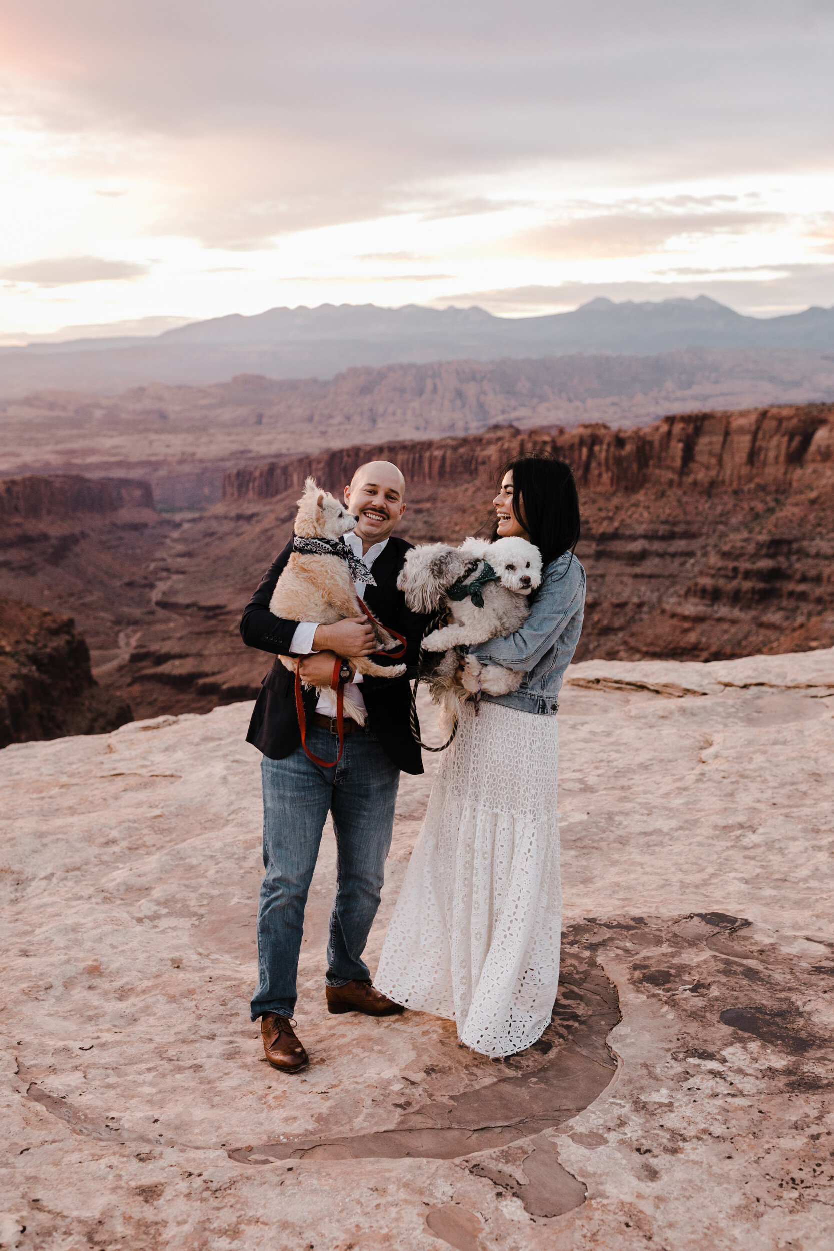 kimi + brett’s sunrise engagement photos in Moab, Utah with their dogs | utah elopement photographers | the hearnes adventure photography