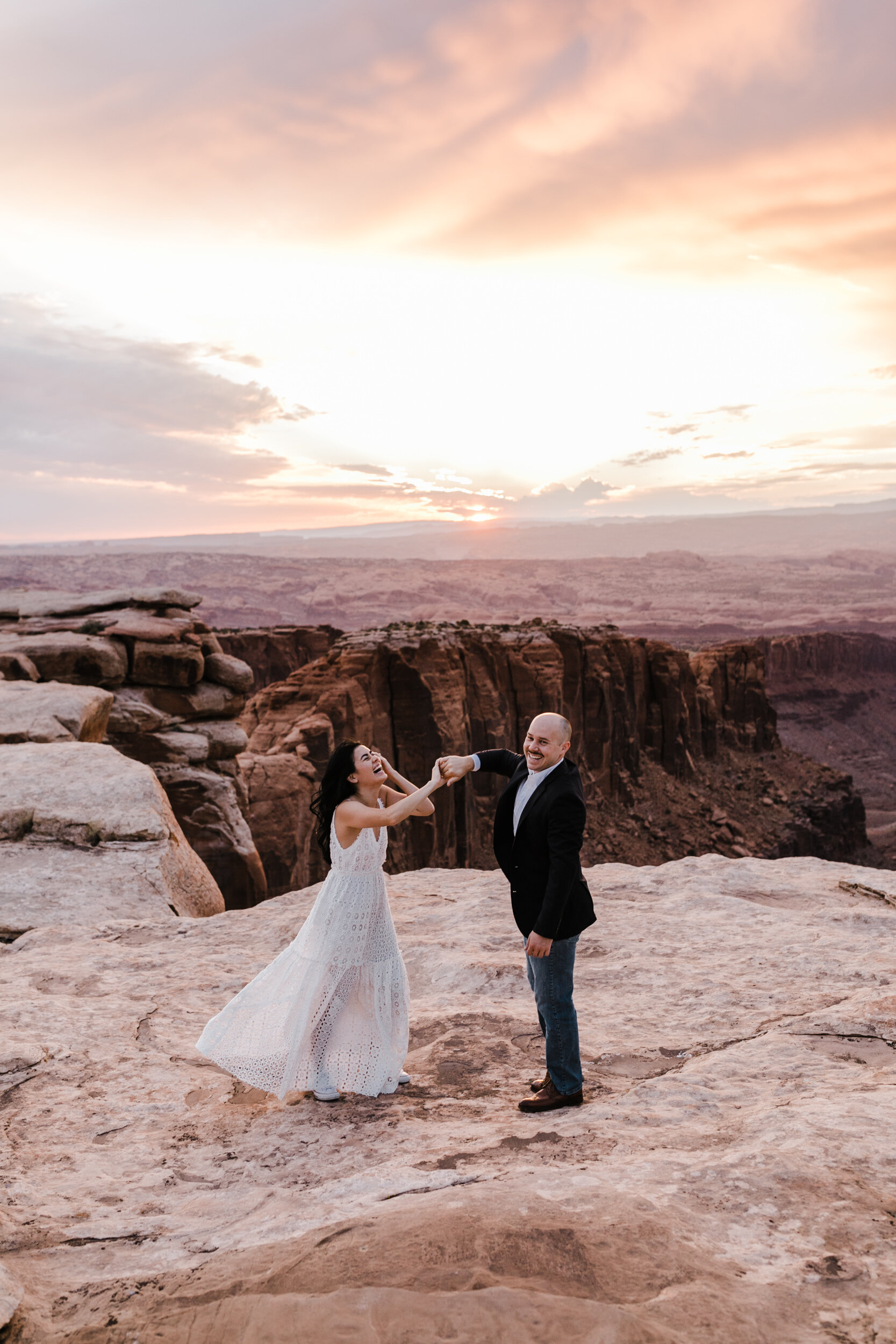 kimi + brett’s sunrise engagement photos in Moab, Utah with their dogs | utah elopement photographers | the hearnes adventure photography