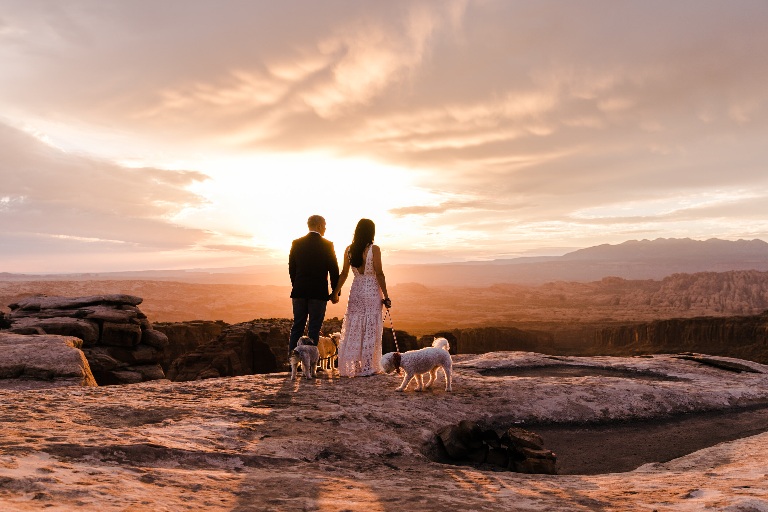 kimi + brett’s sunrise engagement photos in Moab, Utah with their dogs | utah elopement photographers | the hearnes adventure photography