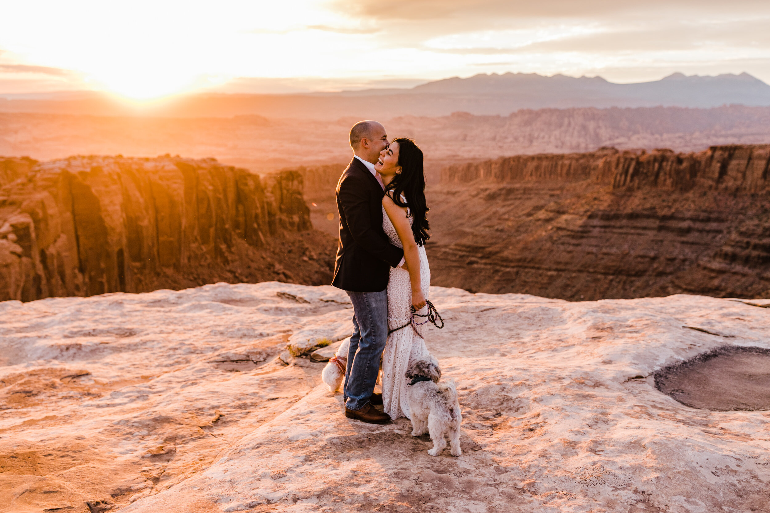 kimi + brett’s sunrise engagement photos in Moab, Utah with their dogs | utah elopement photographers | the hearnes adventure photography