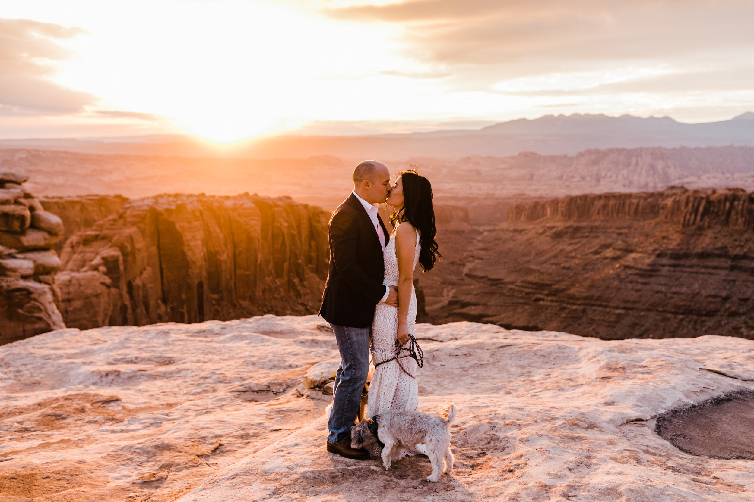 kimi + brett’s sunrise engagement photos in Moab, Utah with their dogs | utah elopement photographers | the hearnes adventure photography