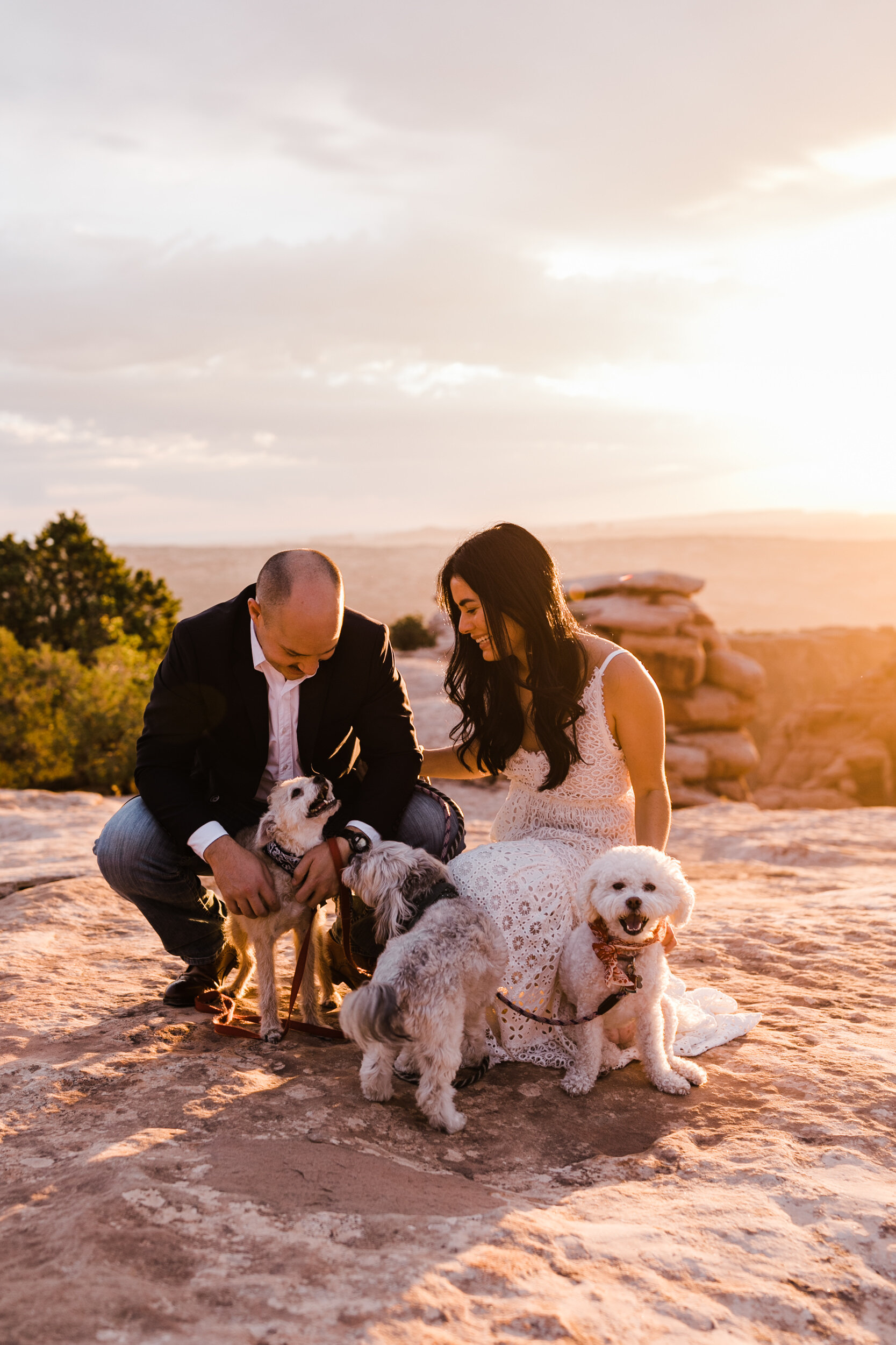 kimi + brett’s sunrise engagement photos in Moab, Utah with their dogs | utah elopement photographers | the hearnes adventure photography