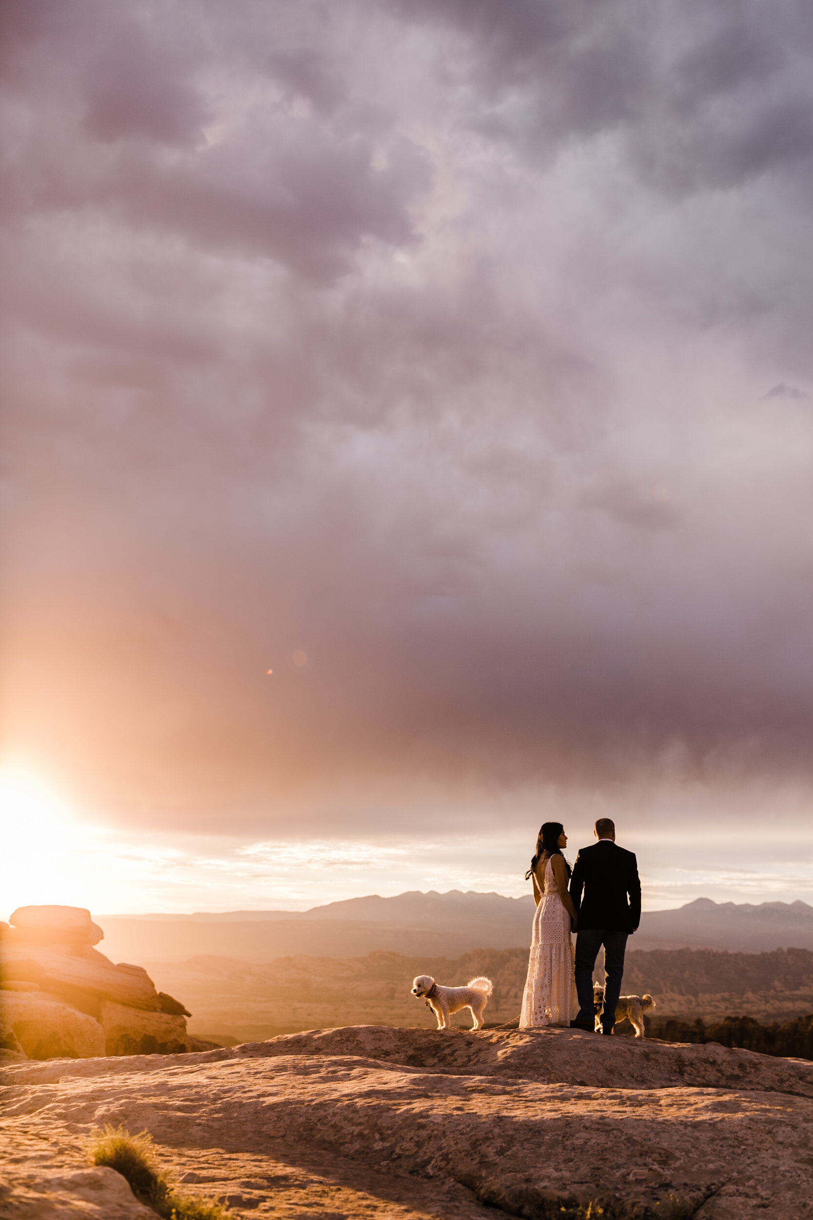 kimi + brett’s sunrise engagement photos in Moab, Utah with their dogs | utah elopement photographers | the hearnes adventure photography