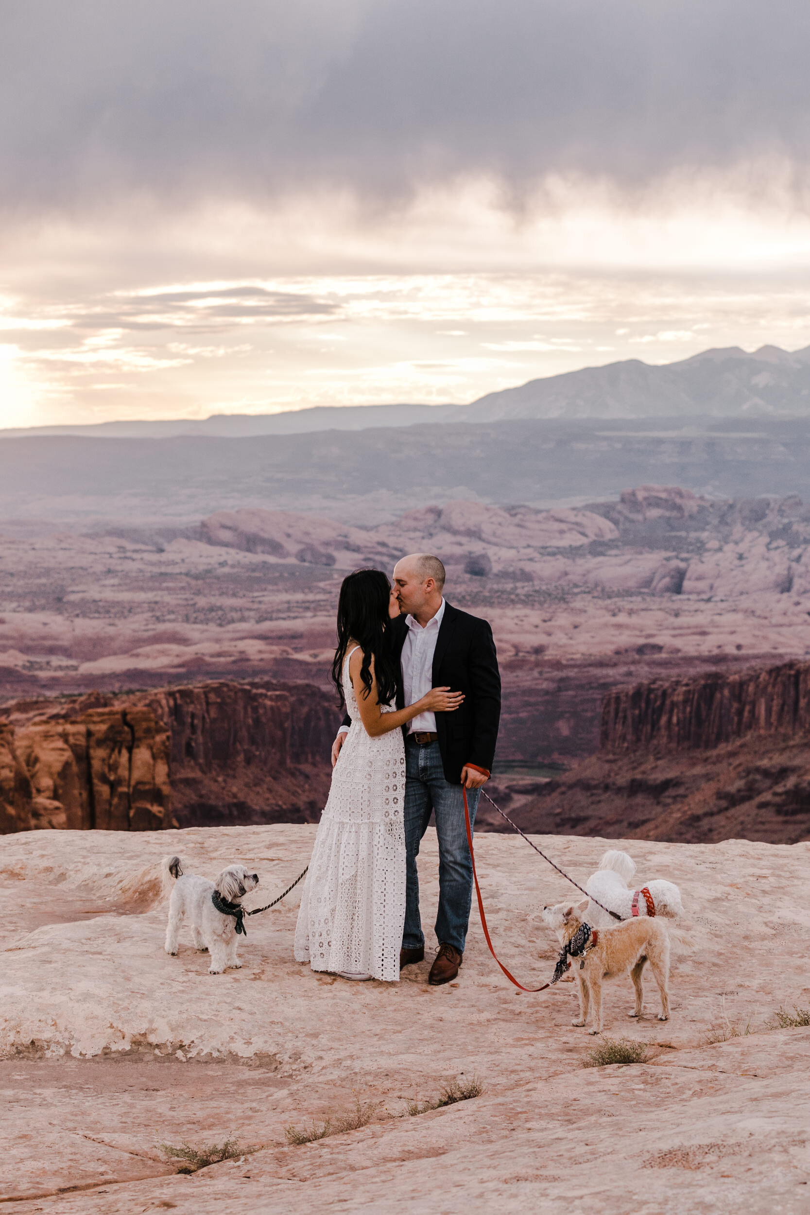 kimi + brett’s sunrise engagement photos in Moab, Utah with their dogs | utah elopement photographers | the hearnes adventure photography