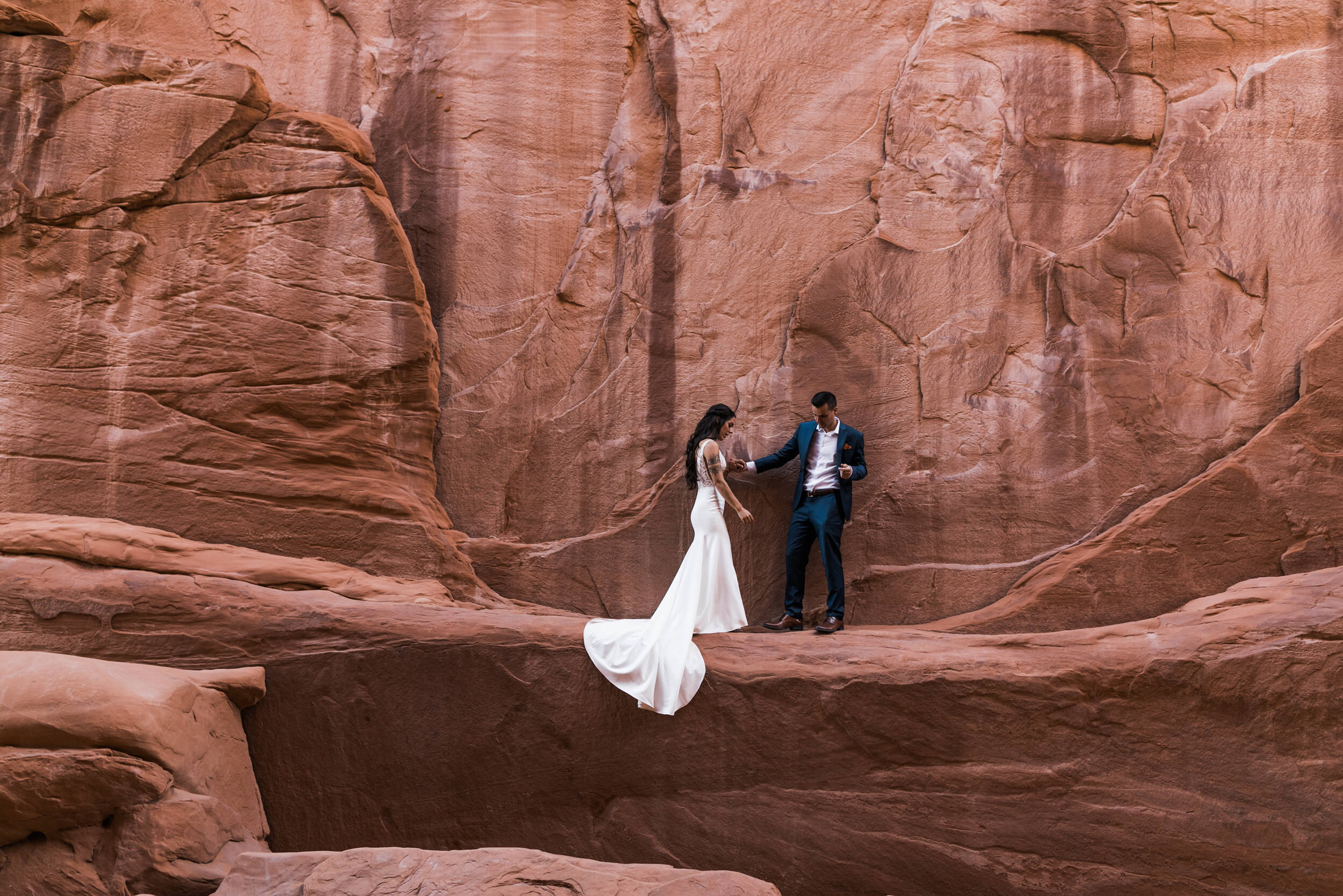 Sunrise elopement first look in Arches national park  | moab adventure wedding | the hearnes photography