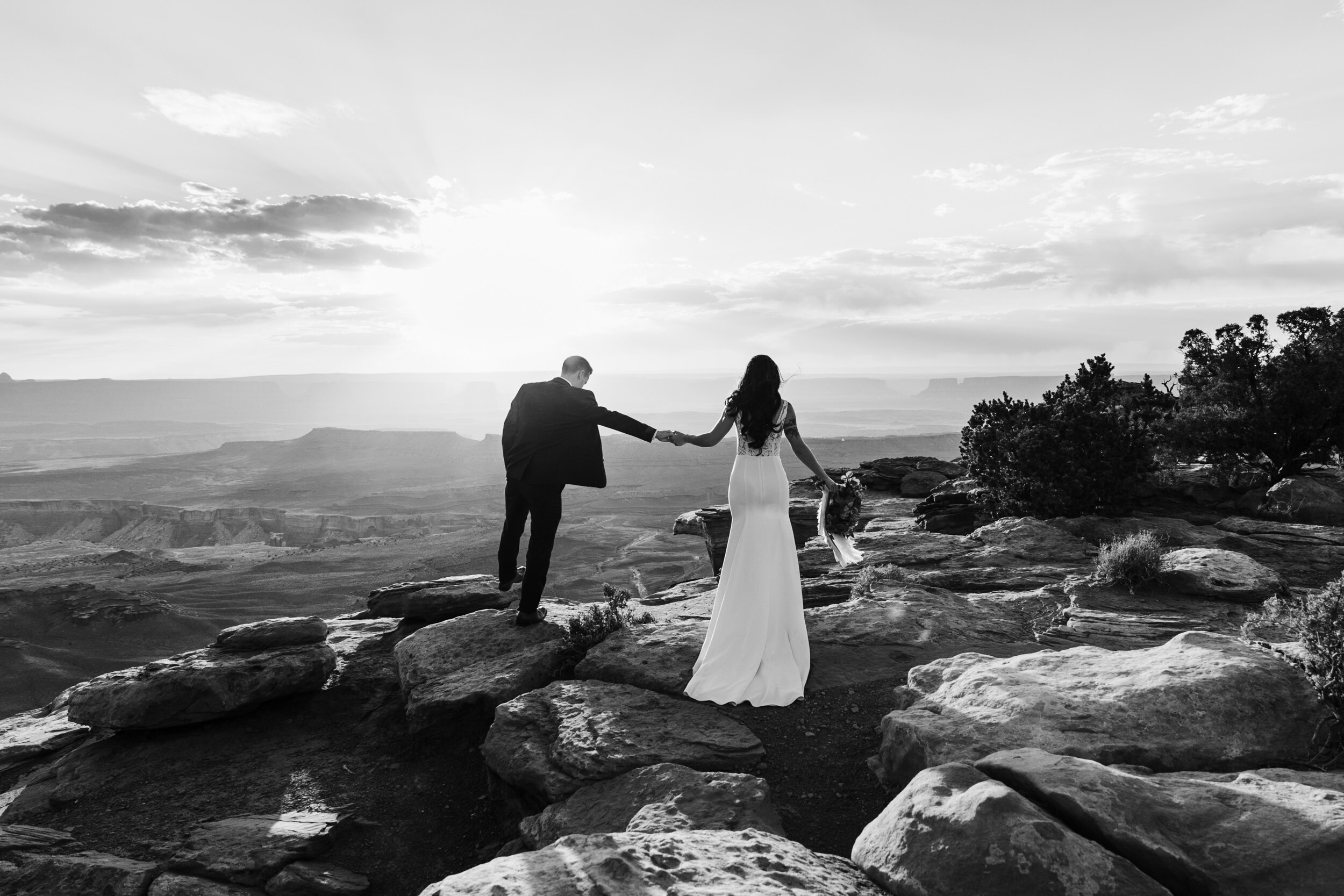 sunset elopement ceremony in canyonlands national park | moab adventure wedding | the hearnes photography