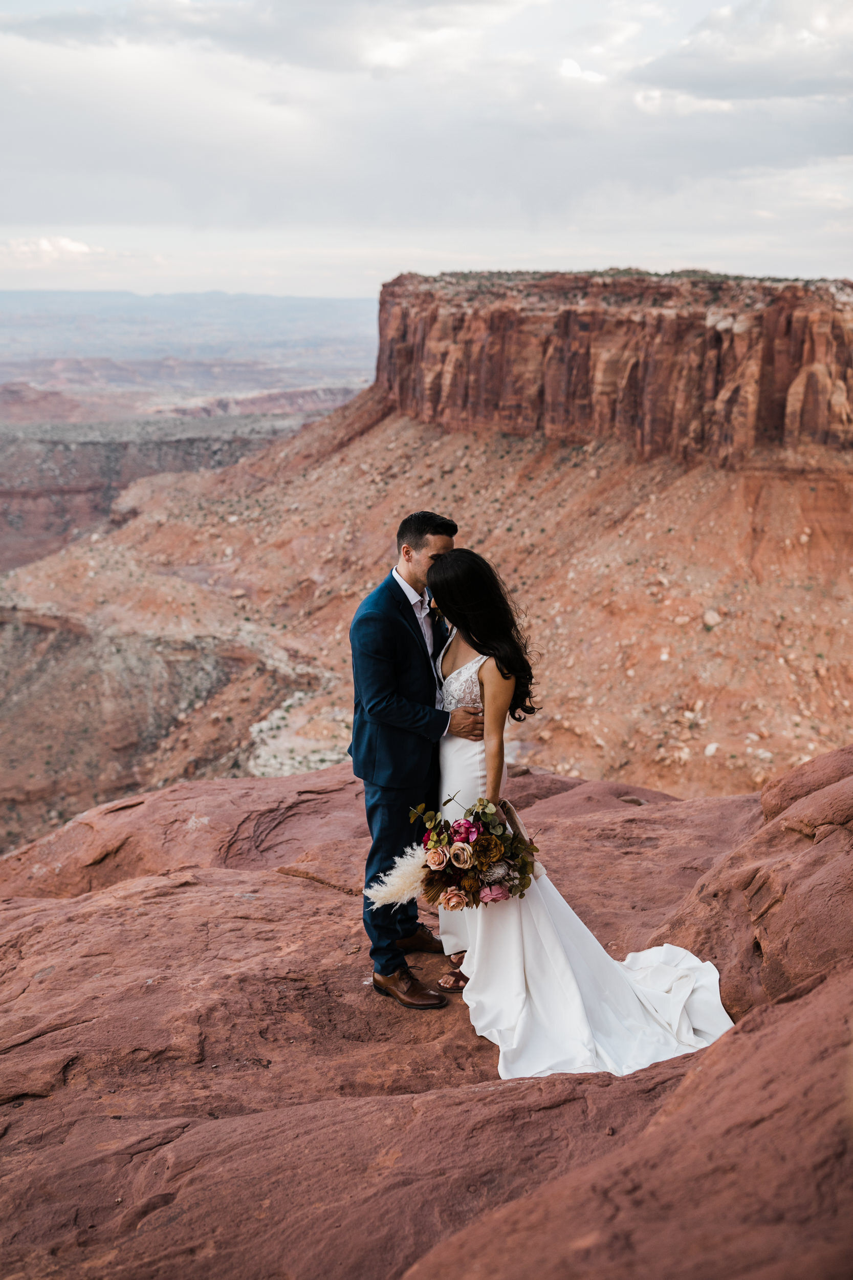 sunset elopement ceremony in canyonlands national park | moab adventure wedding | the hearnes photography