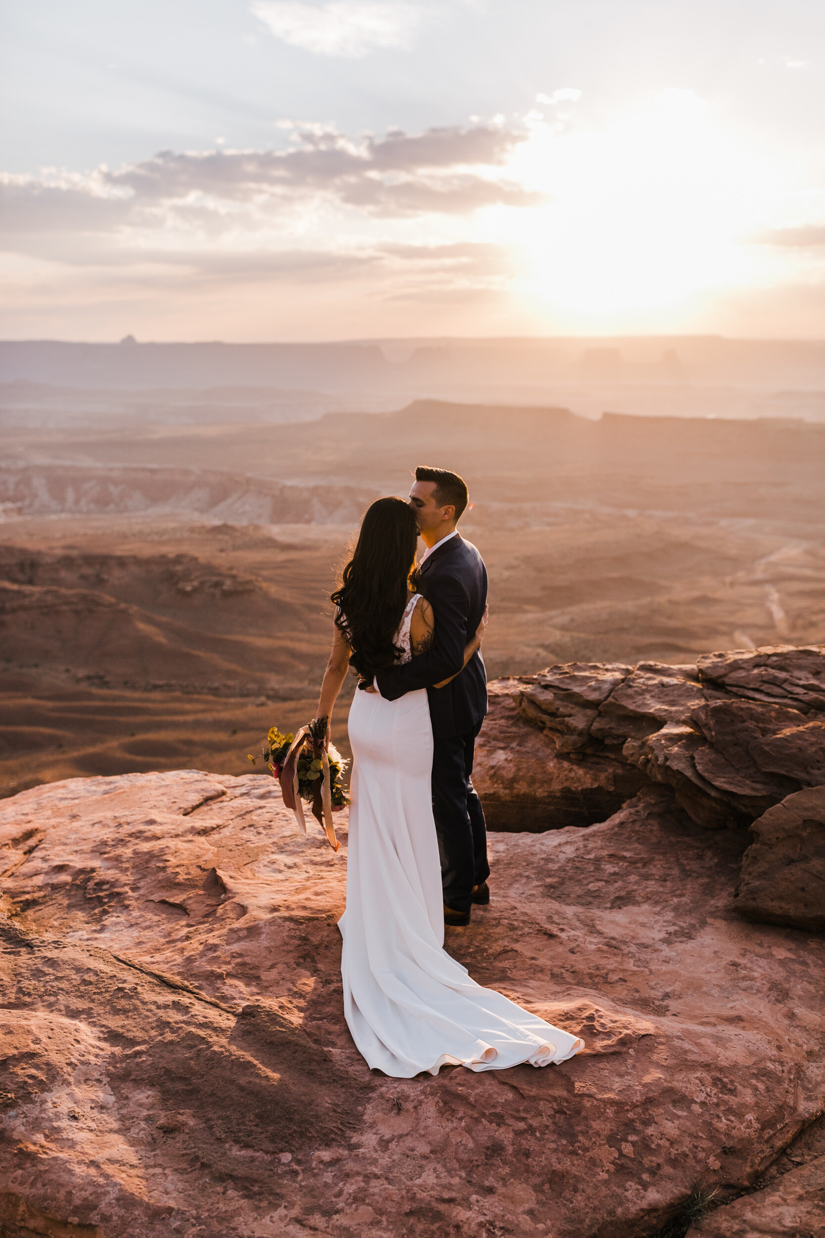 sunset elopement ceremony in canyonlands national park | moab adventure wedding | the hearnes photography