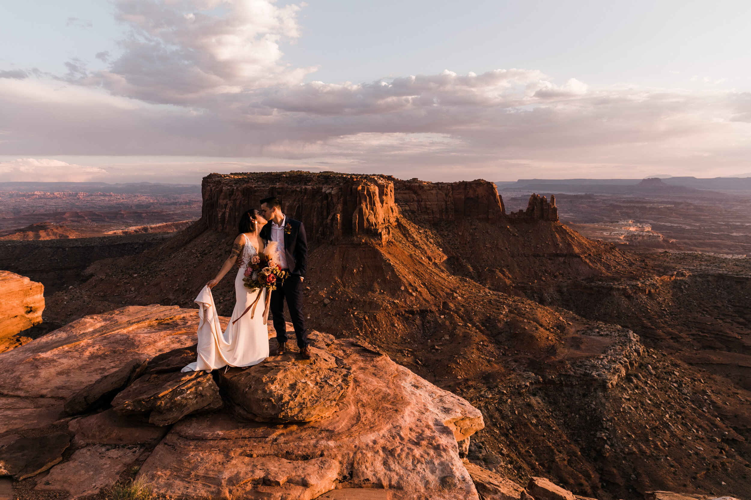 sunset elopement ceremony in canyonlands national park | moab adventure wedding | the hearnes photography