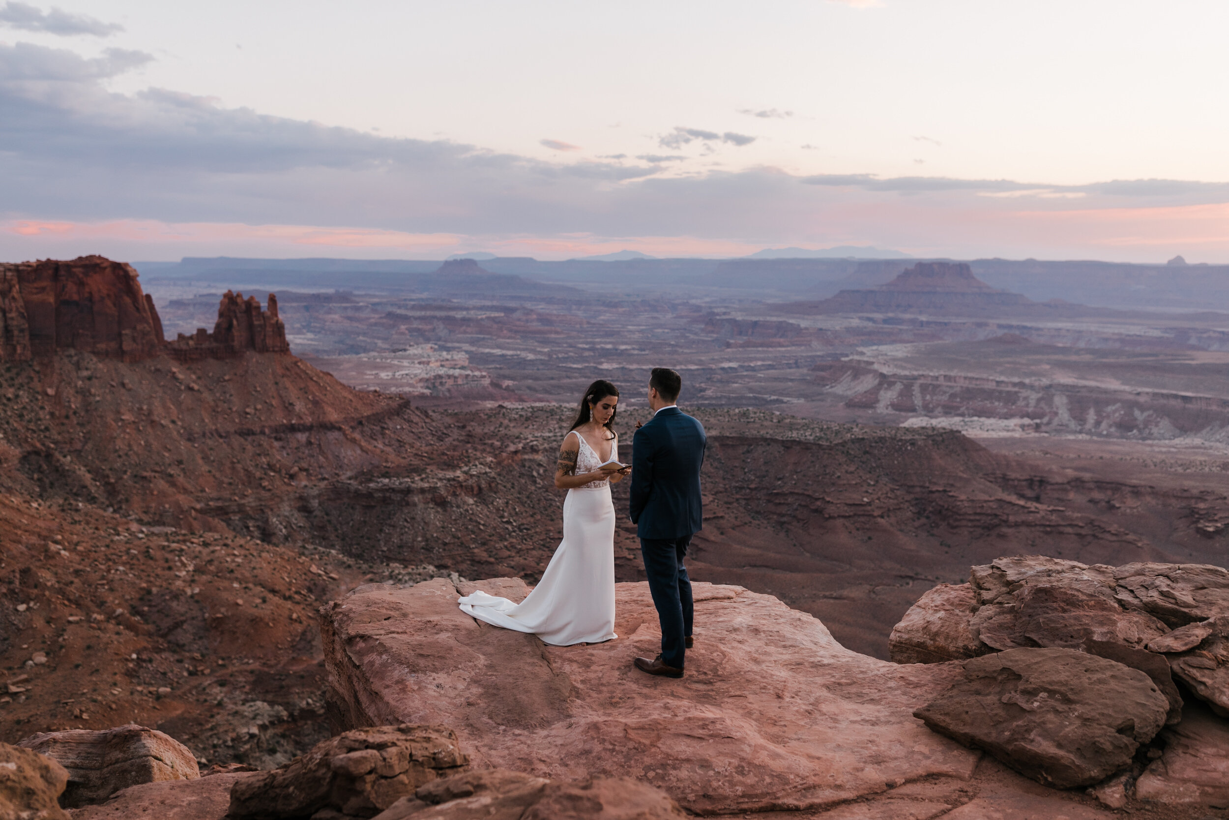 sunset elopement ceremony in canyonlands national park | moab adventure wedding | the hearnes photography