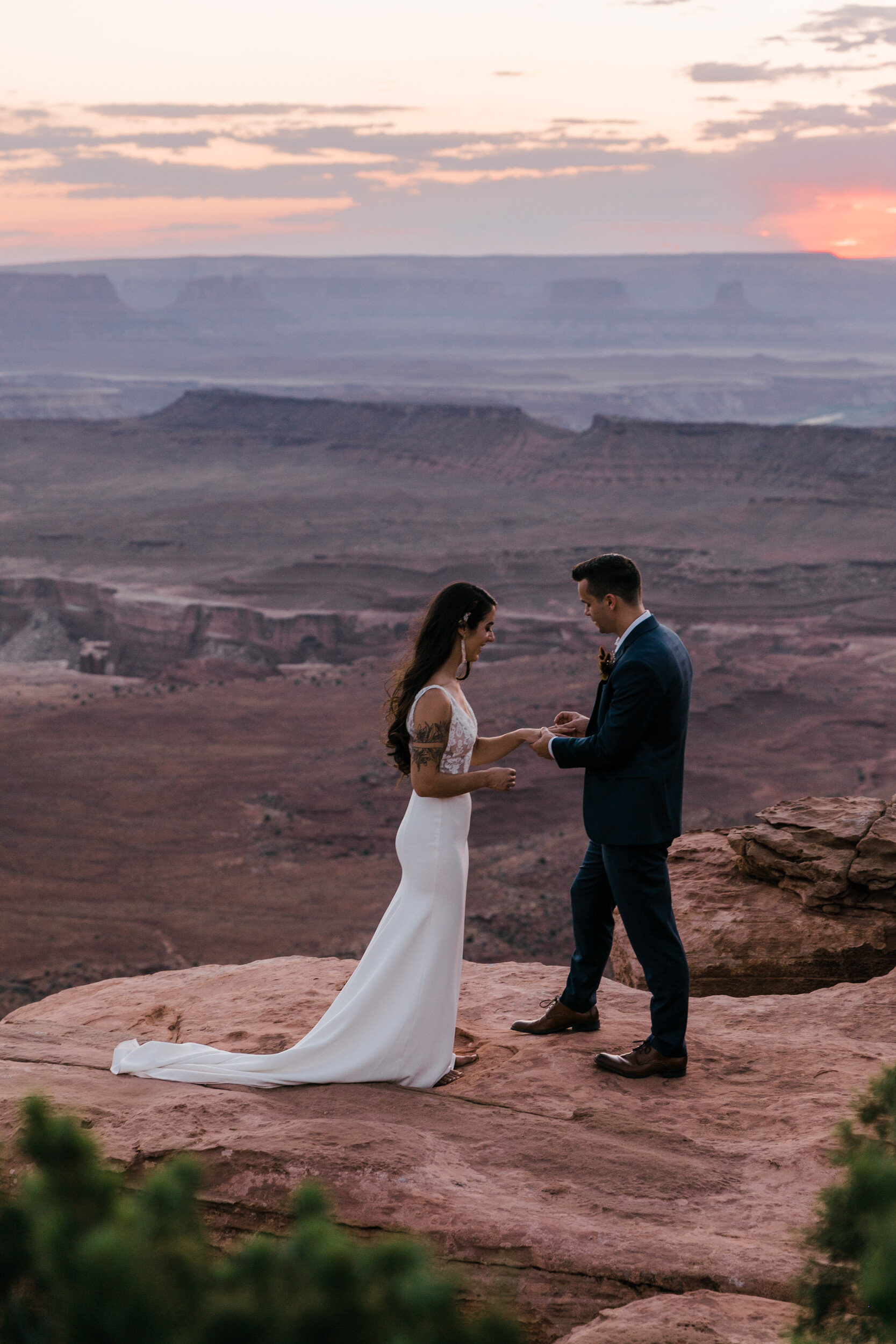 sunset elopement ceremony in canyonlands national park | moab adventure wedding | the hearnes photography