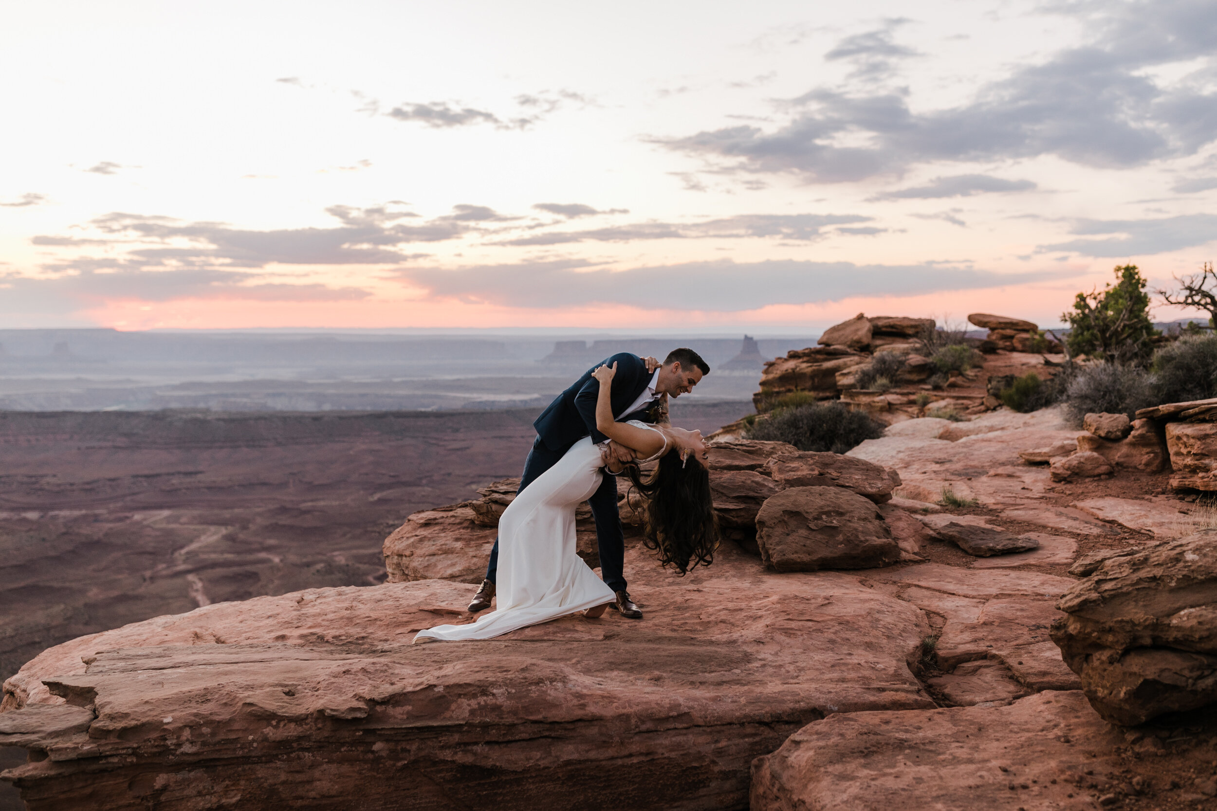 sunset elopement ceremony in canyonlands national park | moab adventure wedding | the hearnes photography