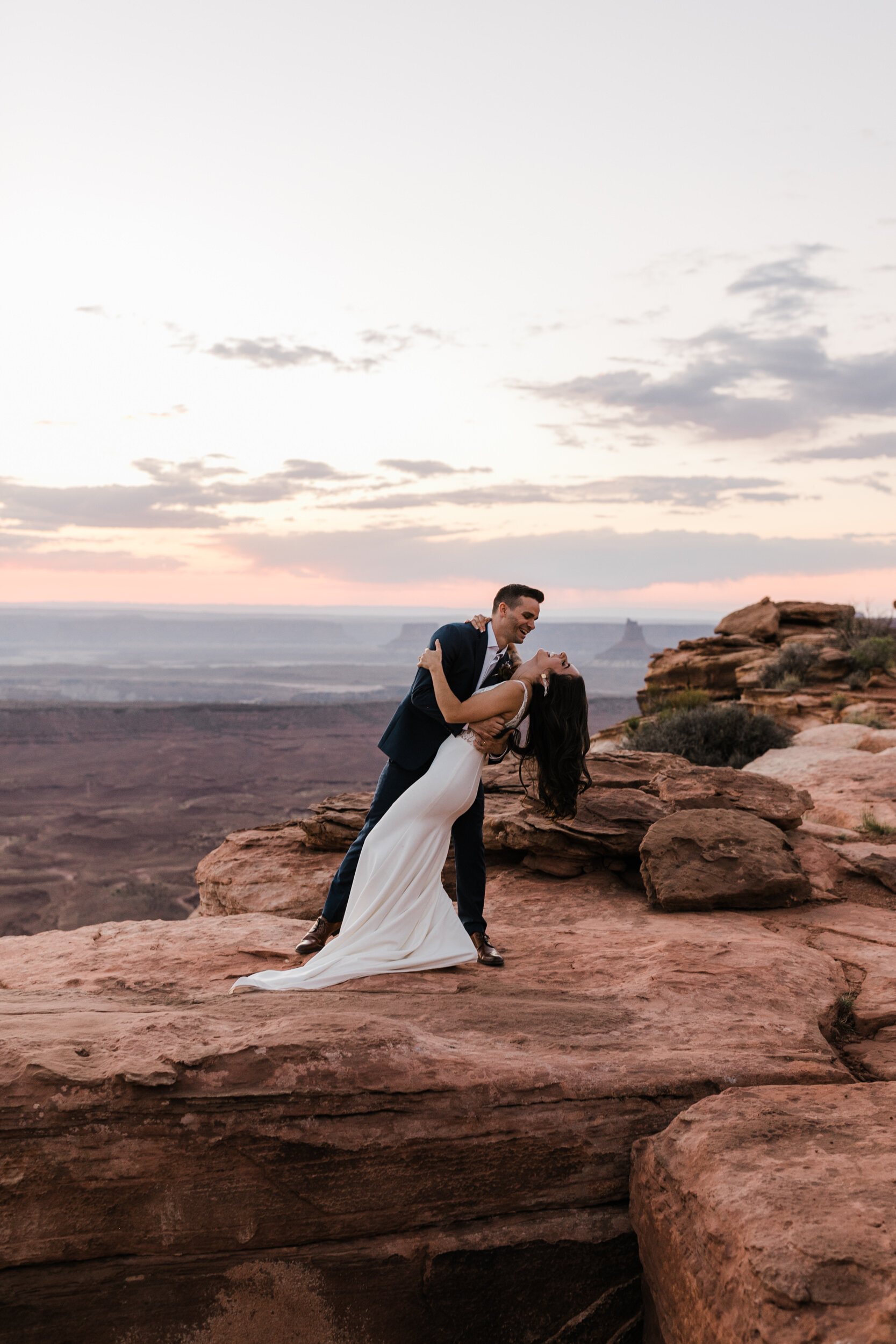 sunset elopement ceremony in canyonlands national park | moab adventure wedding | the hearnes photography